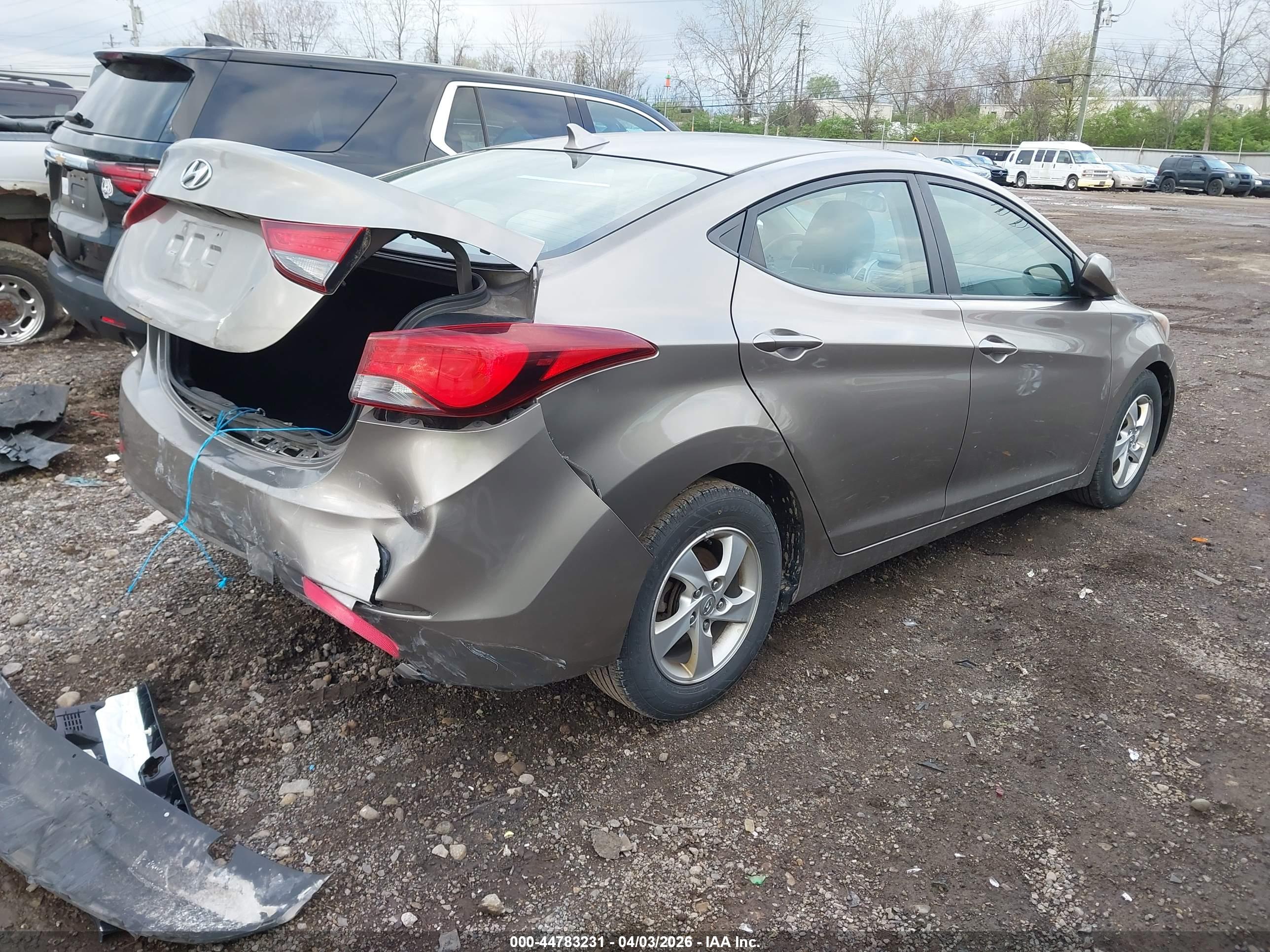 HYUNDAI ELANTRA image 4