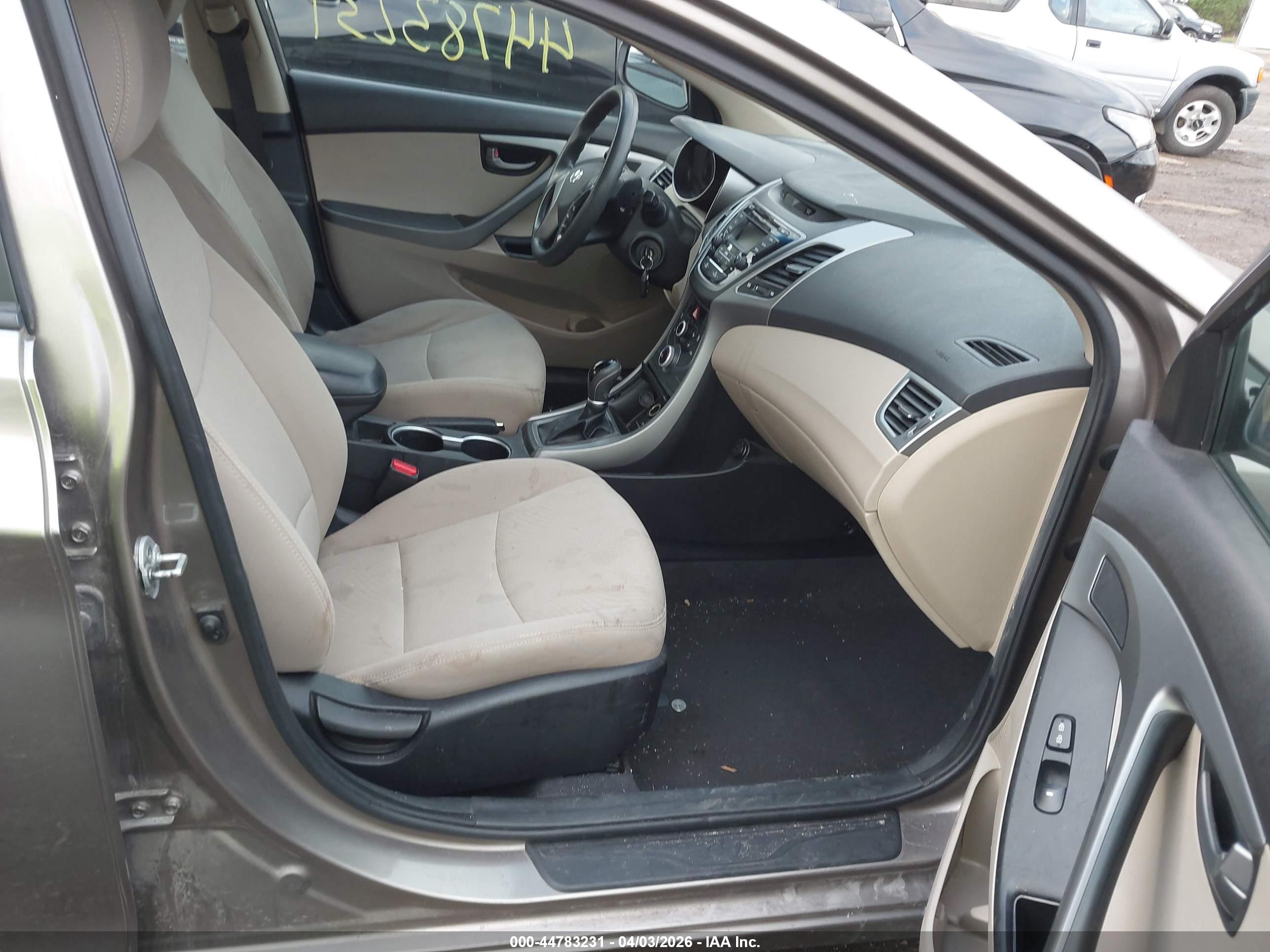 HYUNDAI ELANTRA image 5