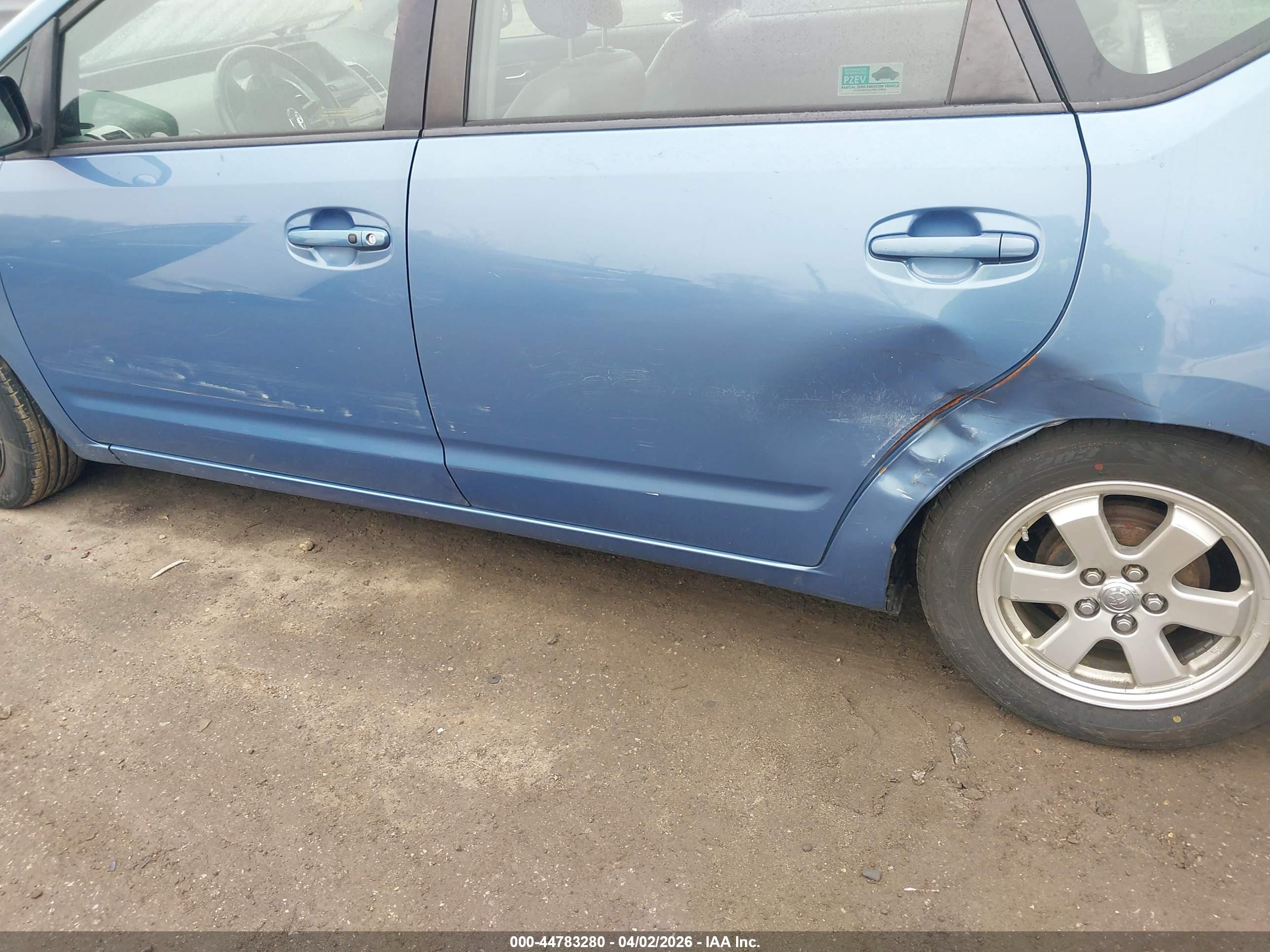 TOYOTA PRIUS image 6