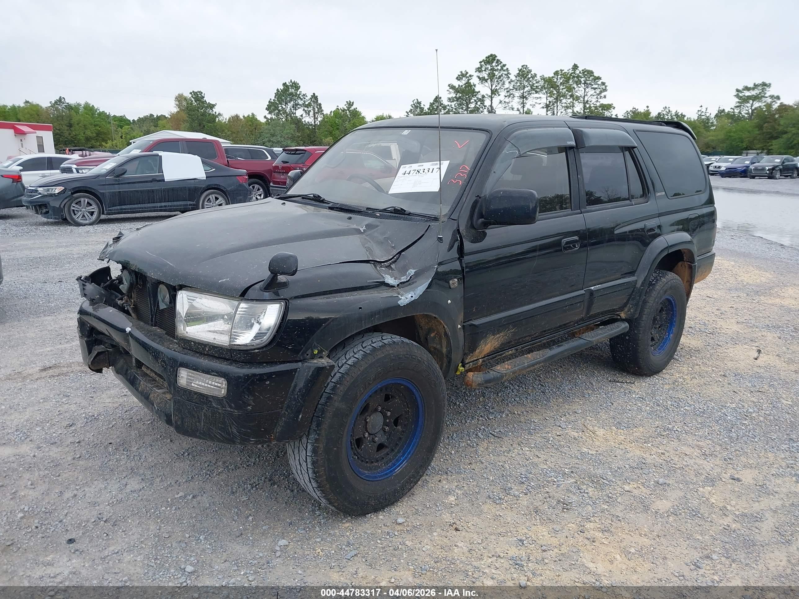 TOYOTA HILUX image 2