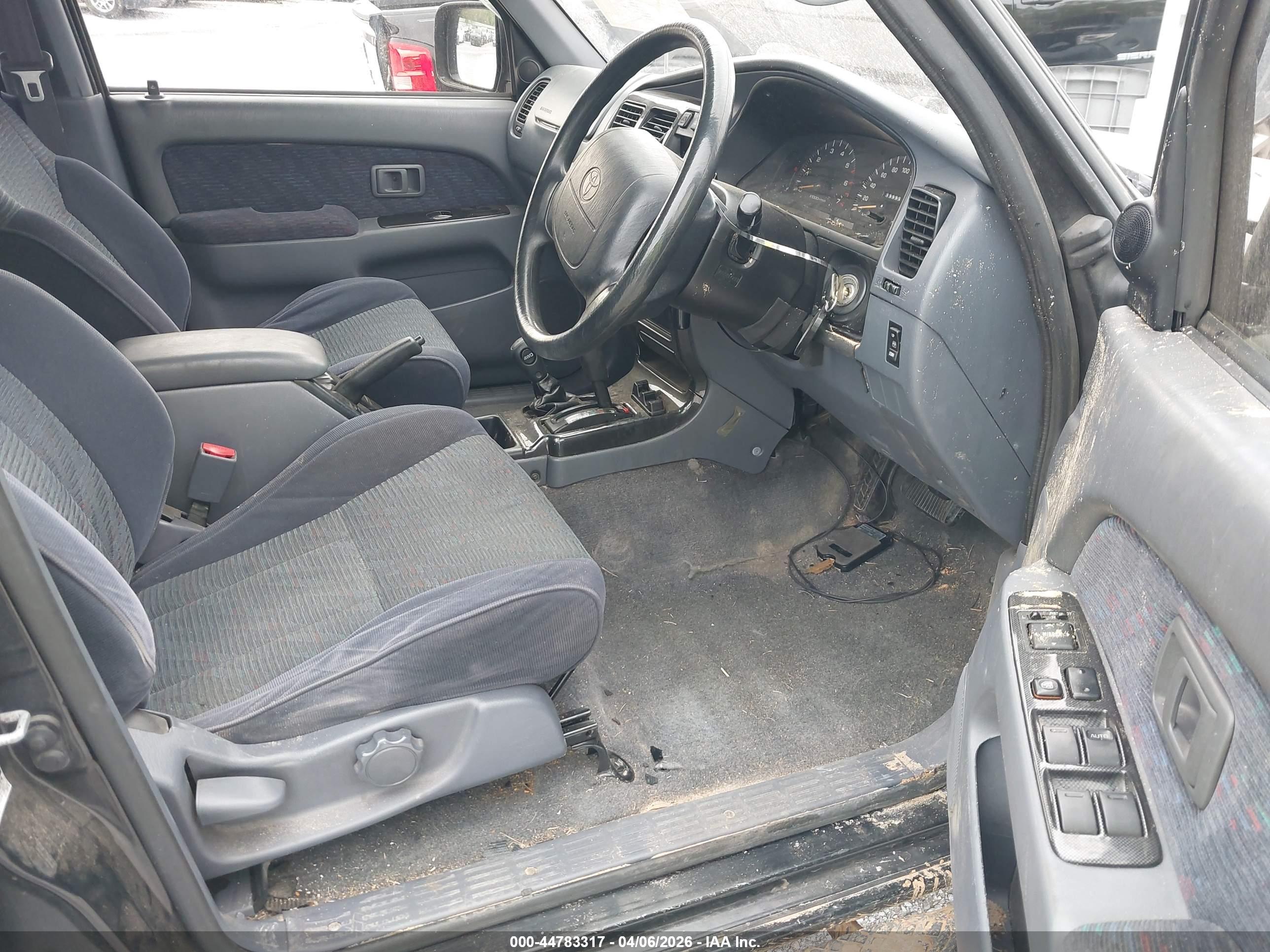 TOYOTA HILUX image 5
