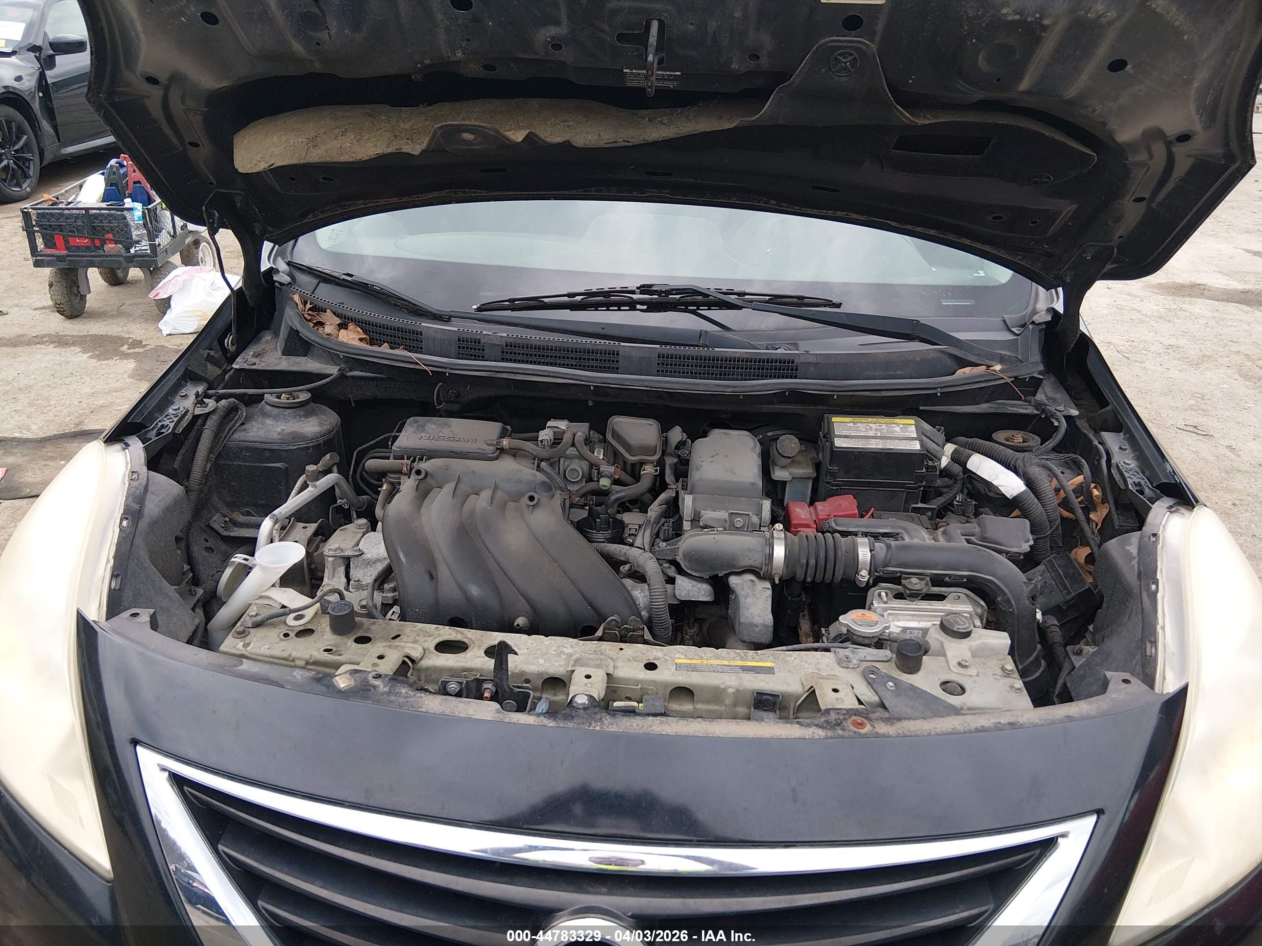 NISSAN VERSA image 10