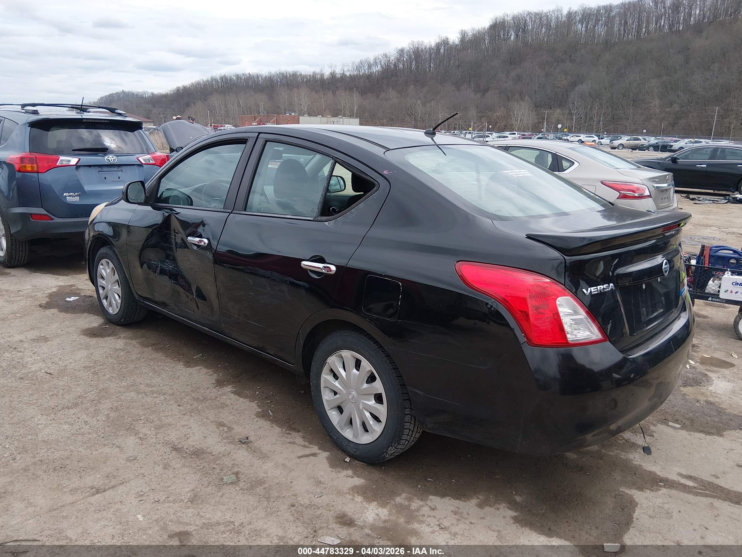 NISSAN VERSA image 3