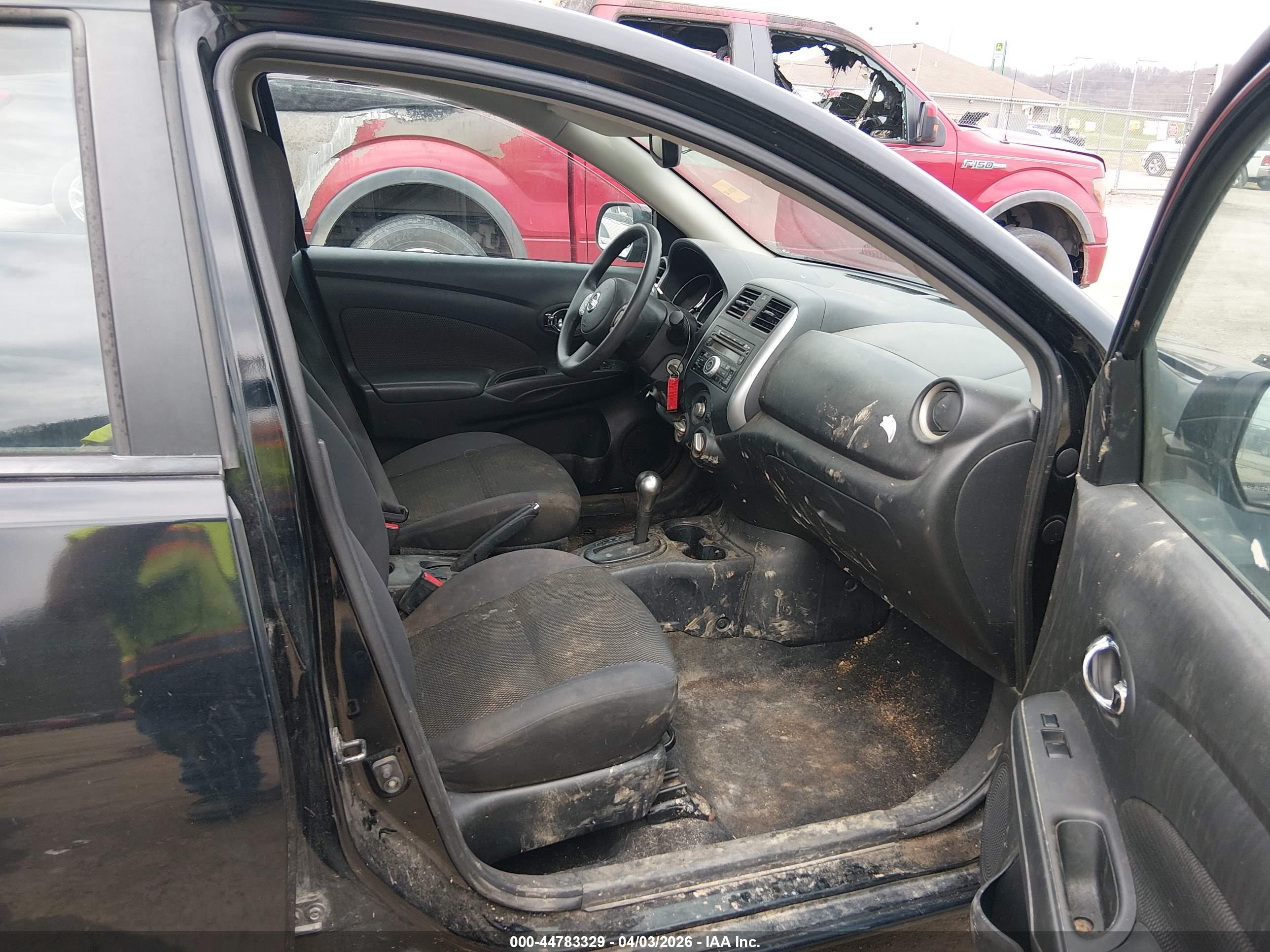 NISSAN VERSA image 5