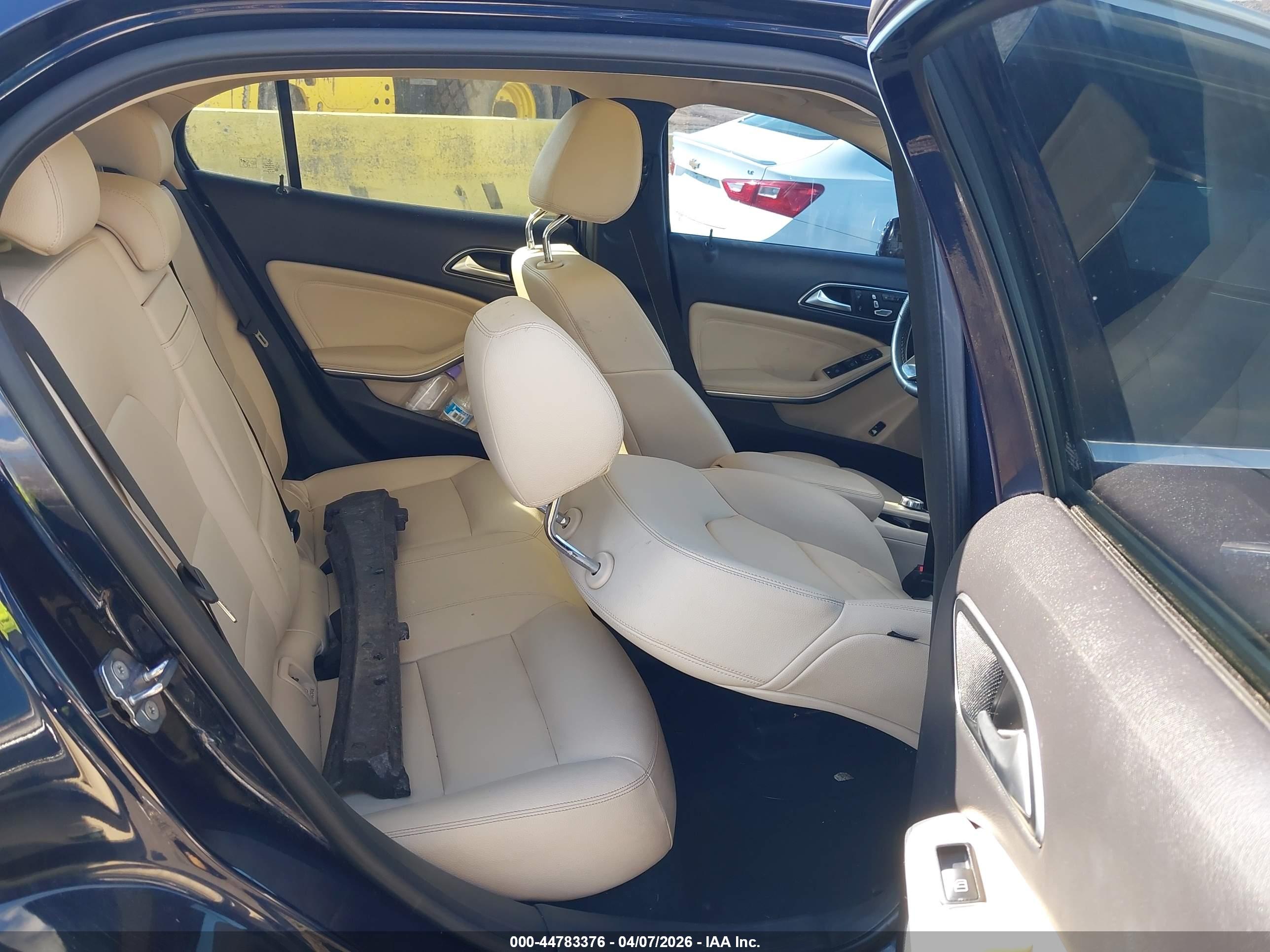 MERCEDES-BENZ GLA image 8