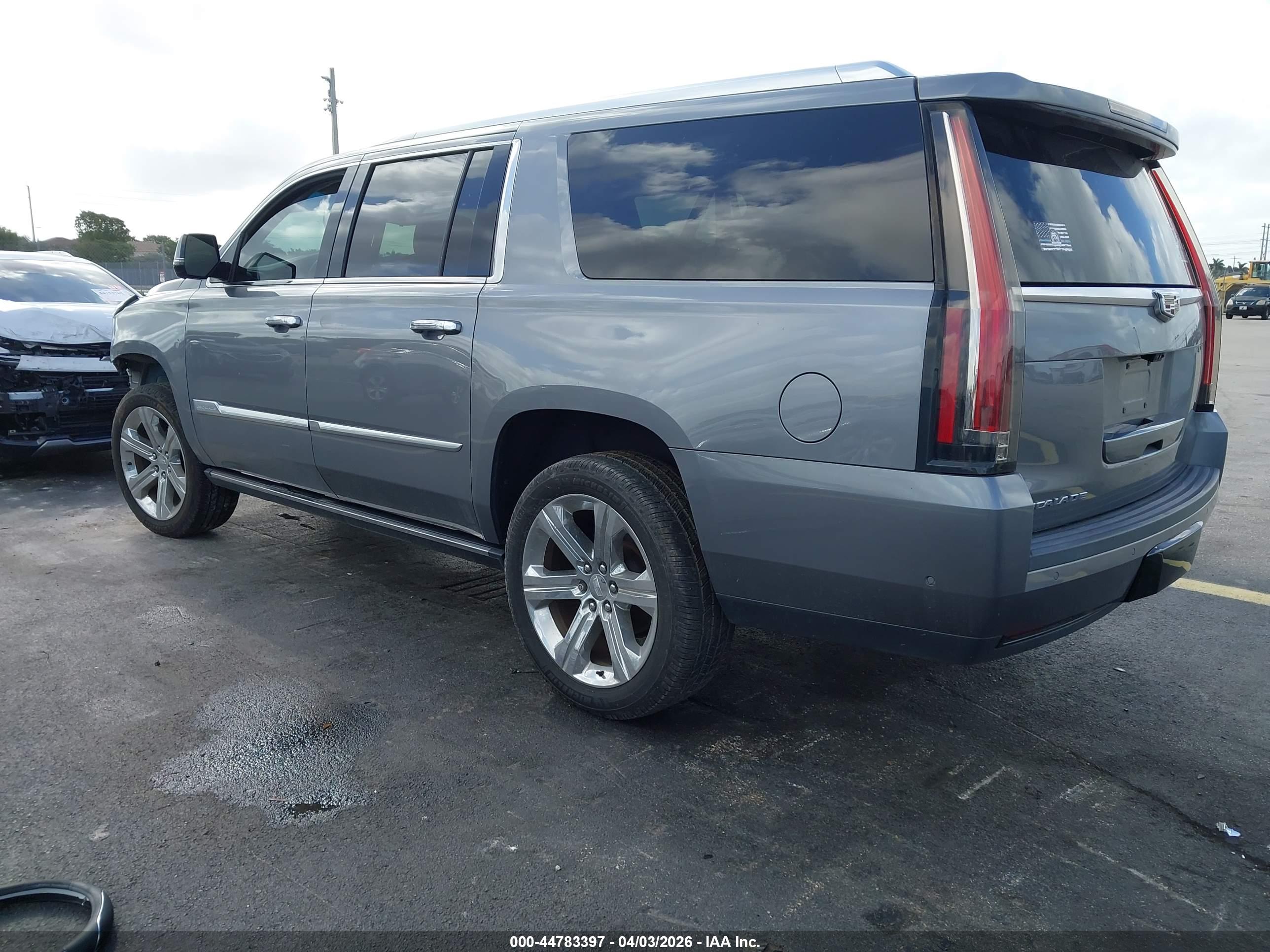 CADILLAC ESCALADE image 3