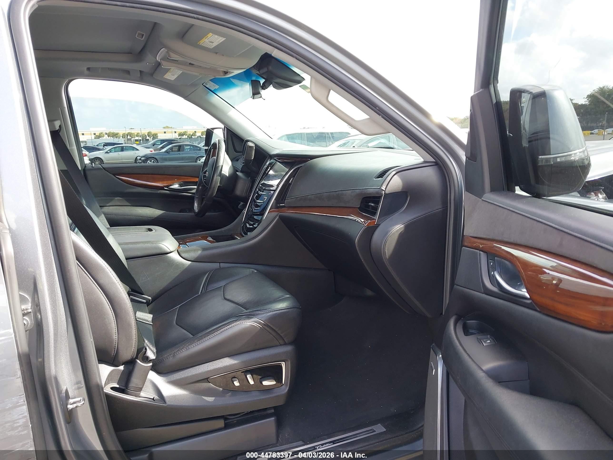 CADILLAC ESCALADE image 5