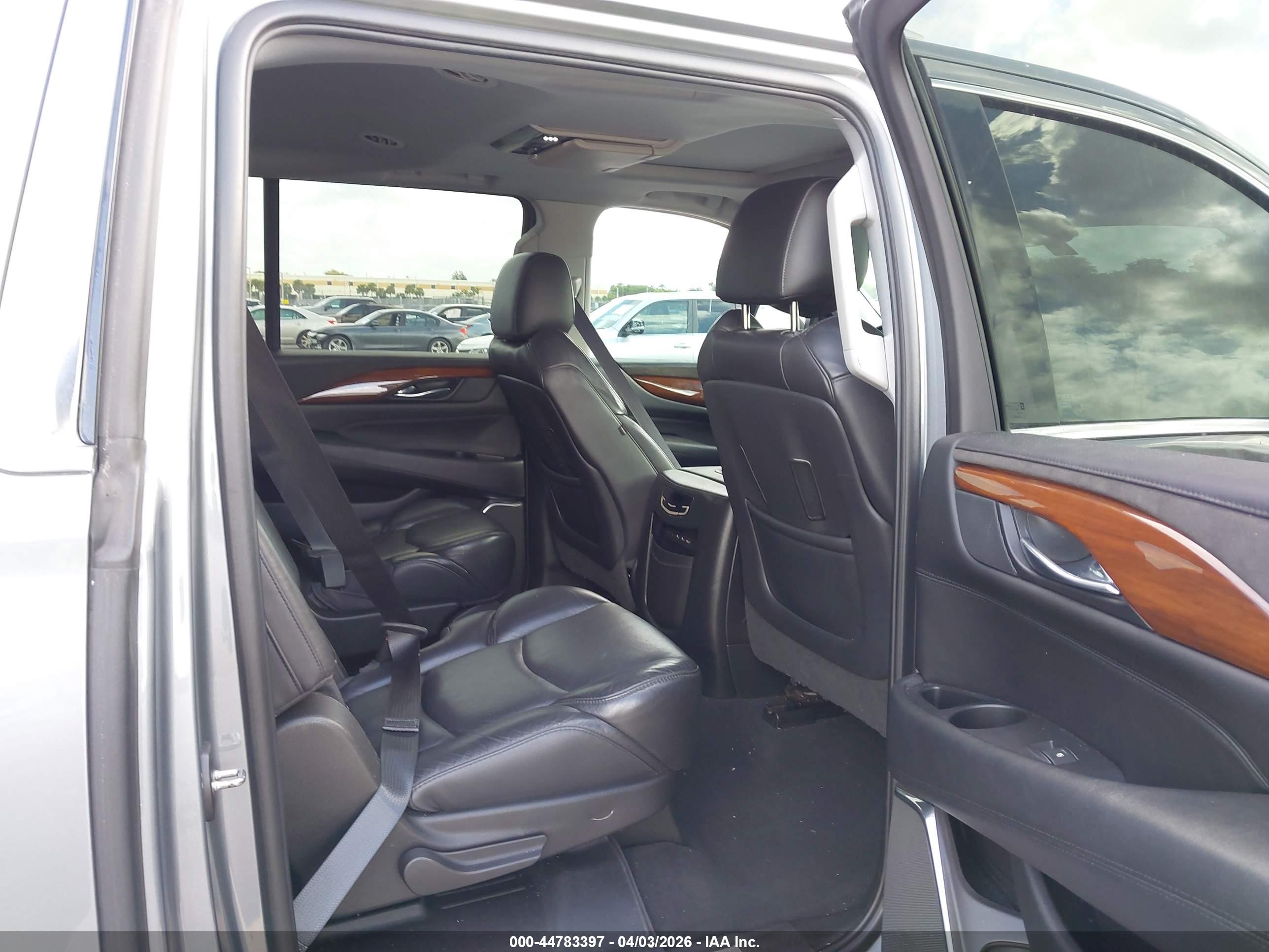 CADILLAC ESCALADE image 8