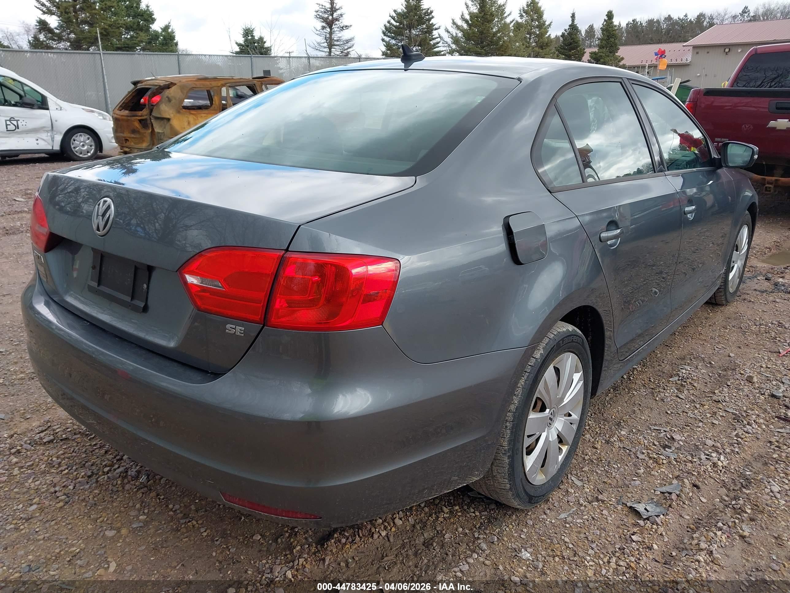 VOLKSWAGEN JETTA image 4