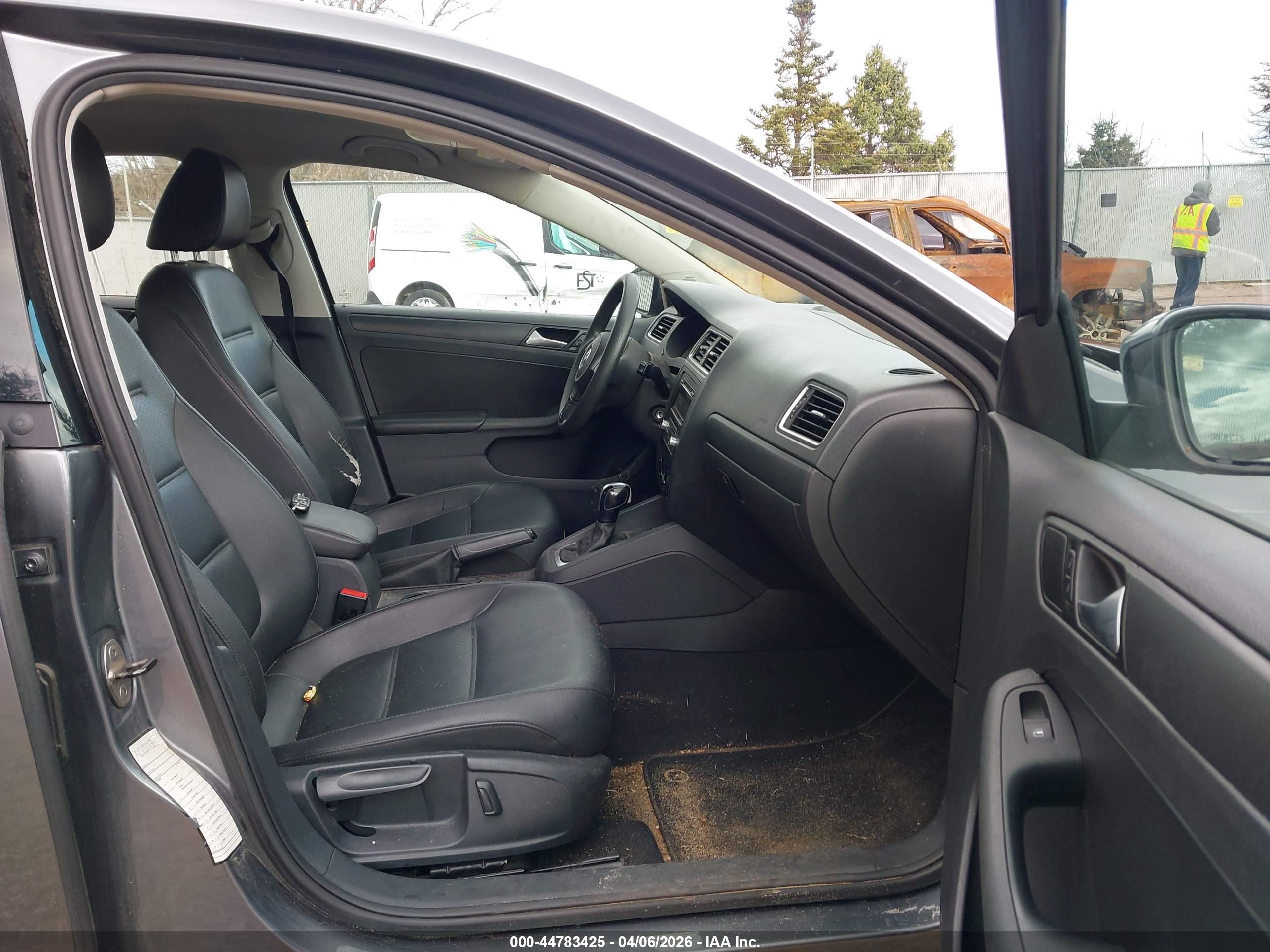 VOLKSWAGEN JETTA image 5