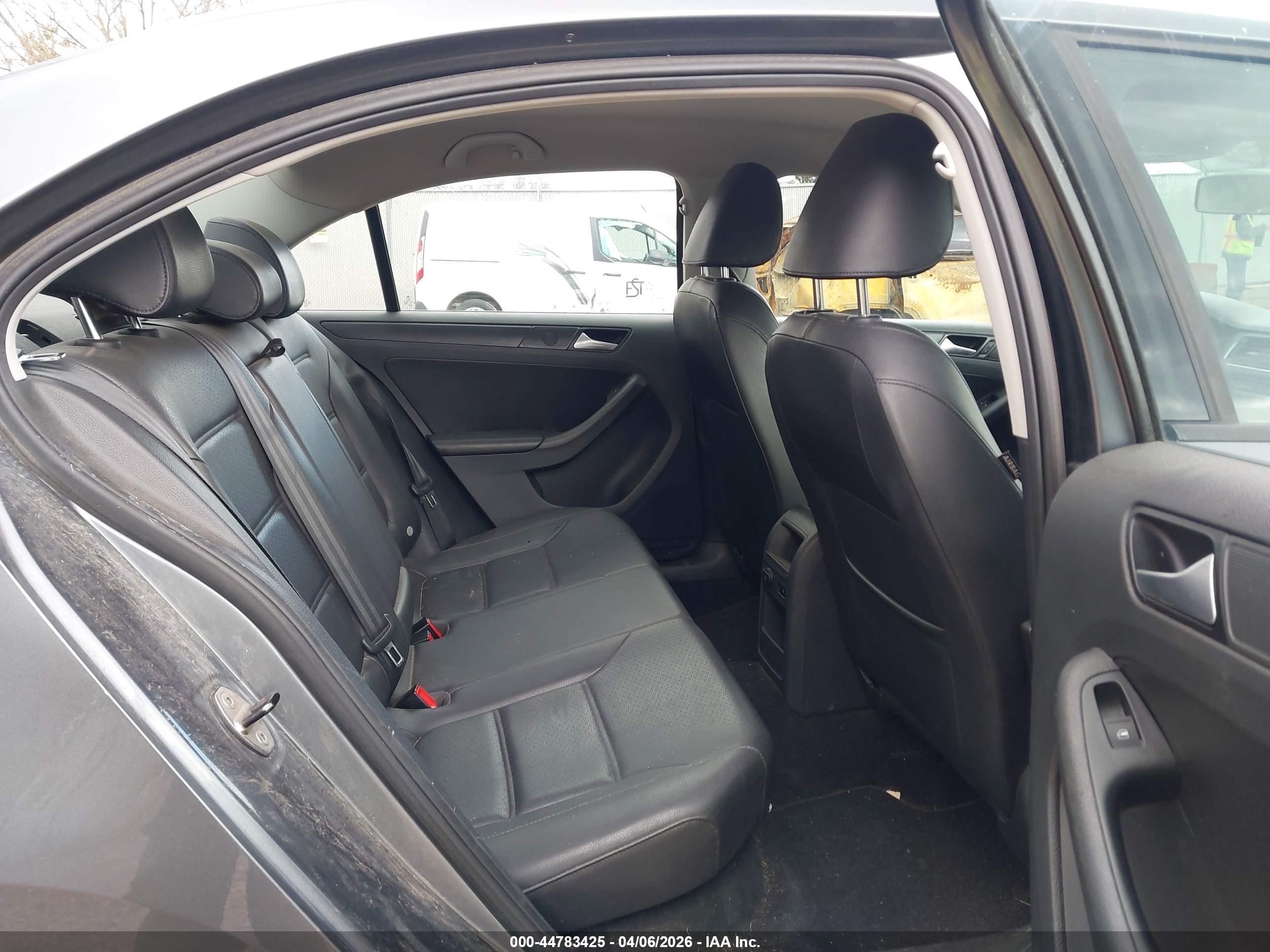 VOLKSWAGEN JETTA image 8