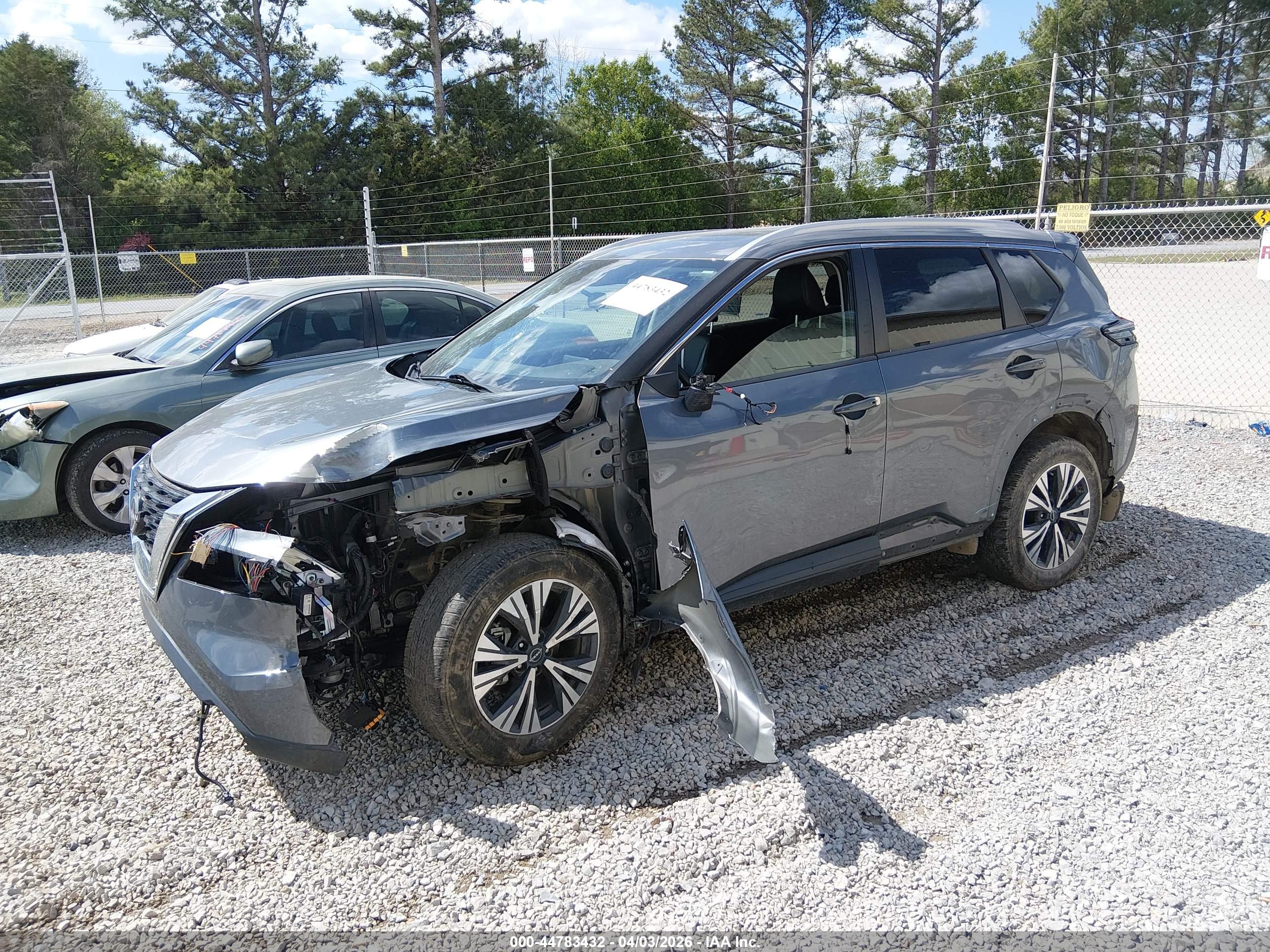 NISSAN ROGUE image 2