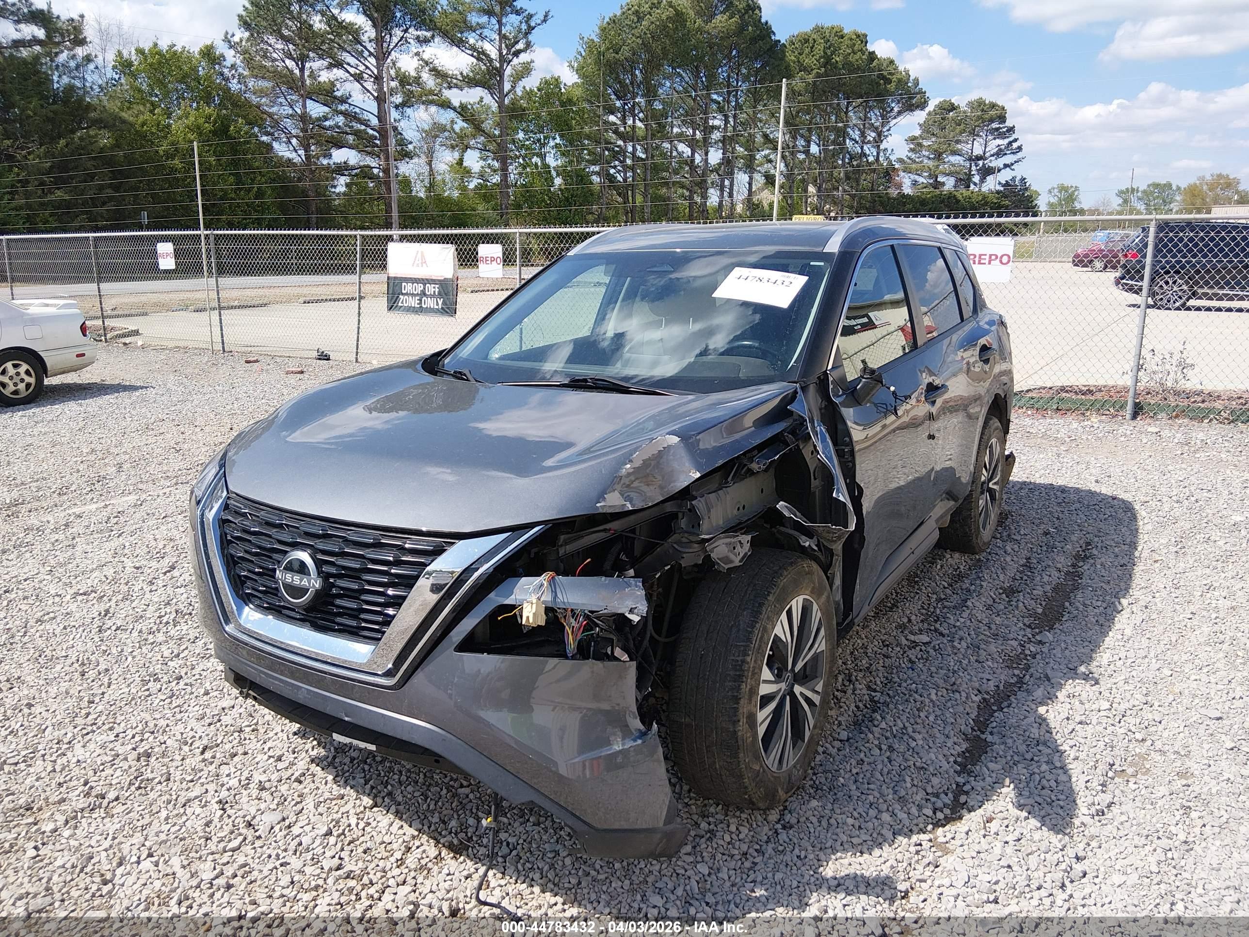 NISSAN ROGUE image 6
