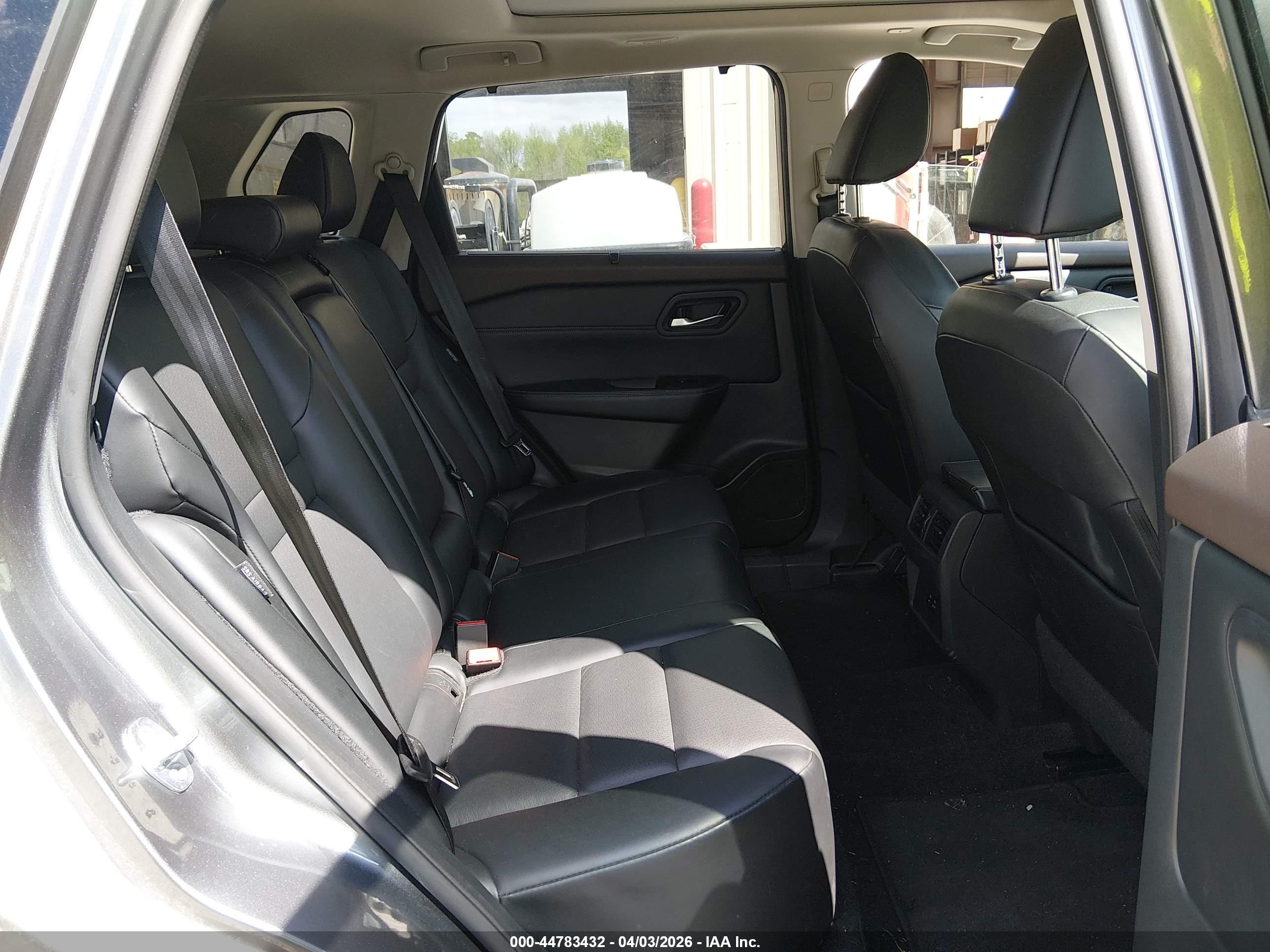 NISSAN ROGUE image 8