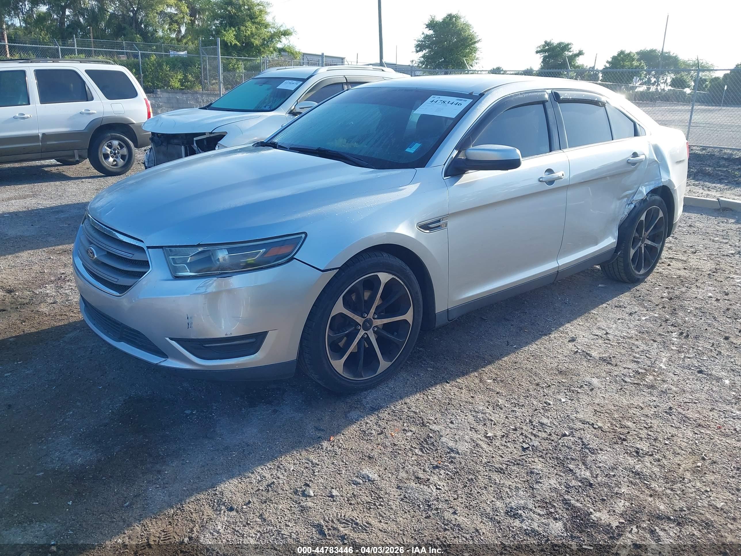 FORD TAURUS image 2