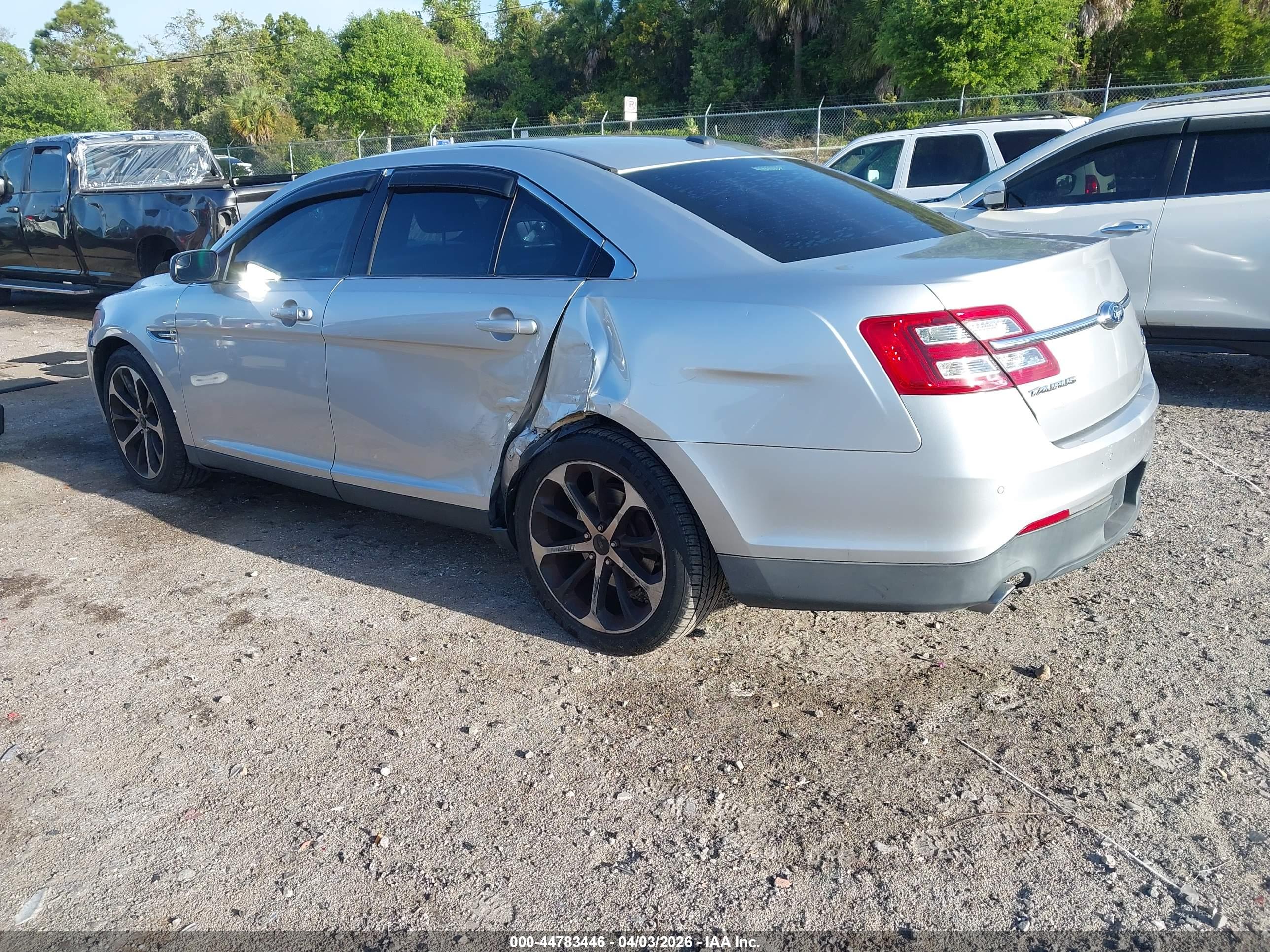 FORD TAURUS image 3