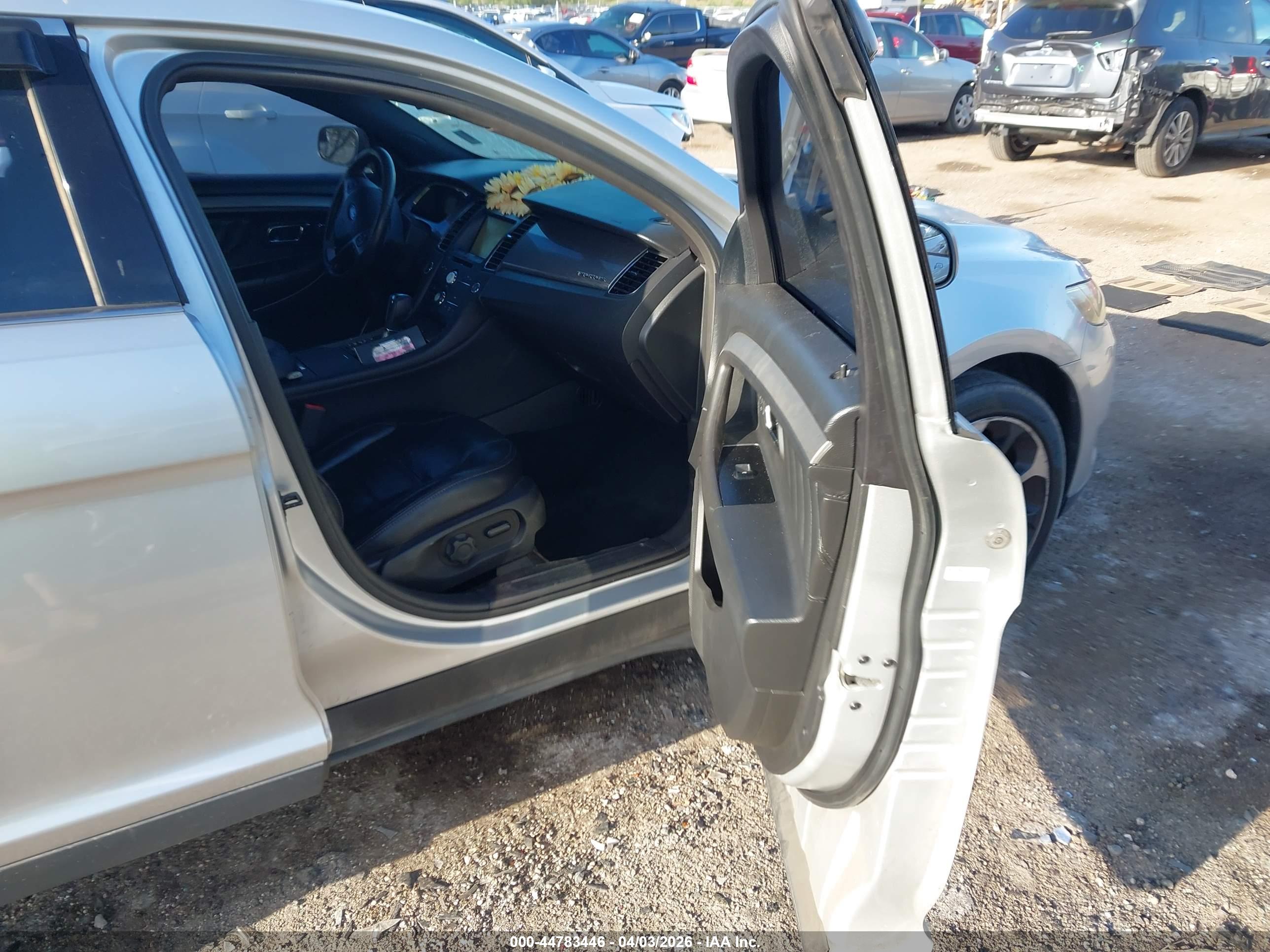 FORD TAURUS image 5