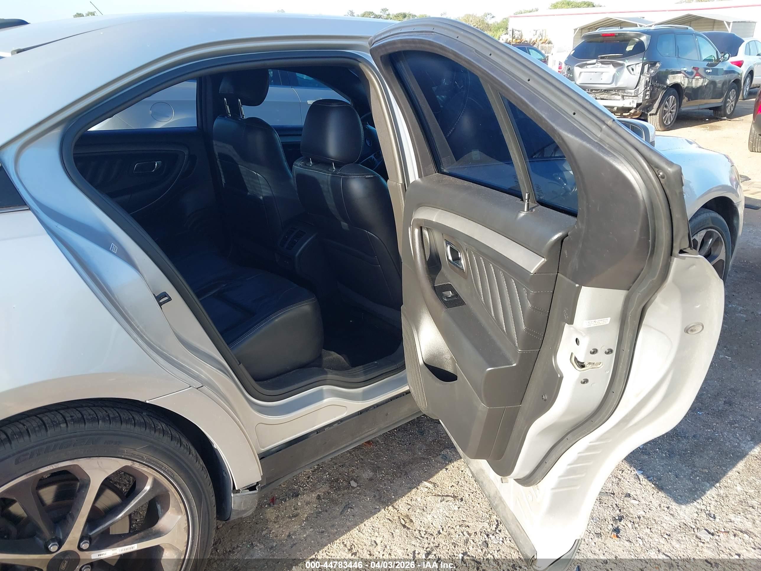 FORD TAURUS image 8