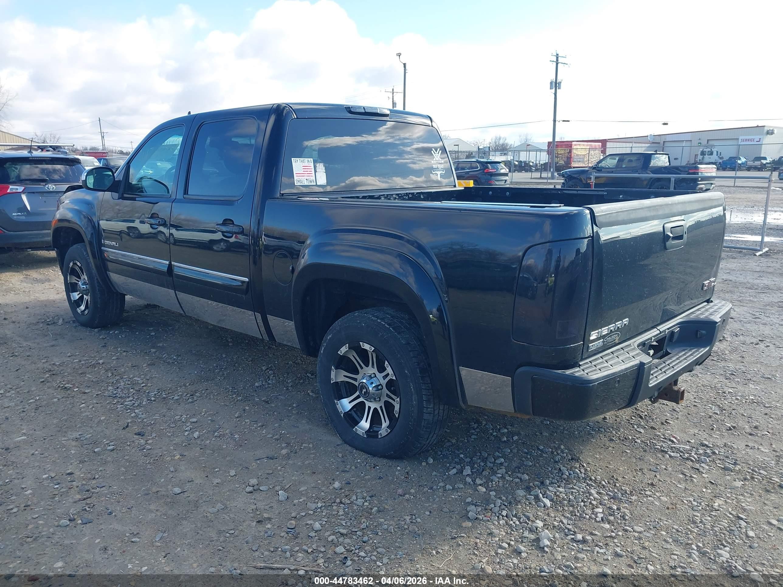 GMC SIERRA image 3