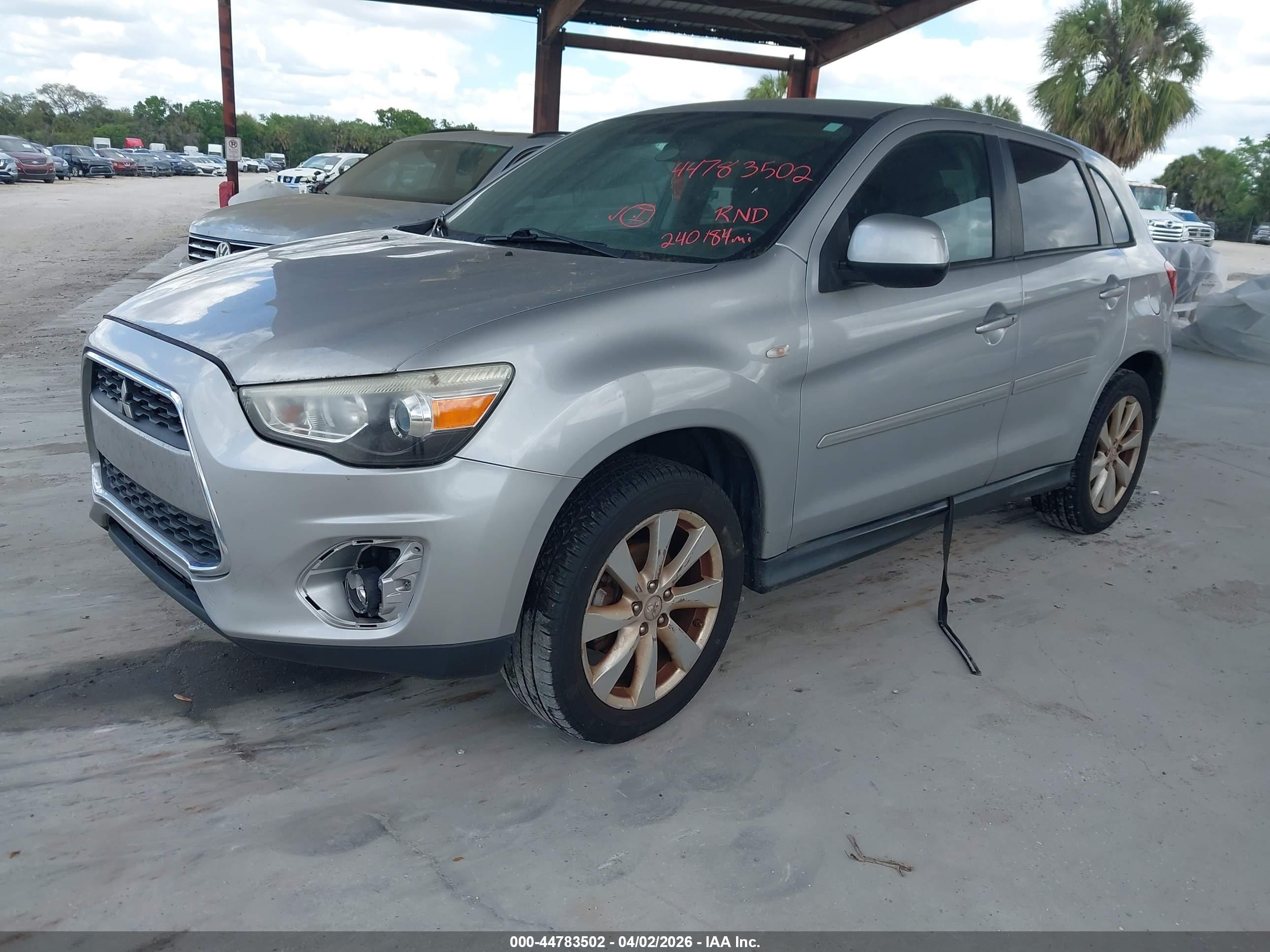 MITSUBISHI OUTLANDER image 2