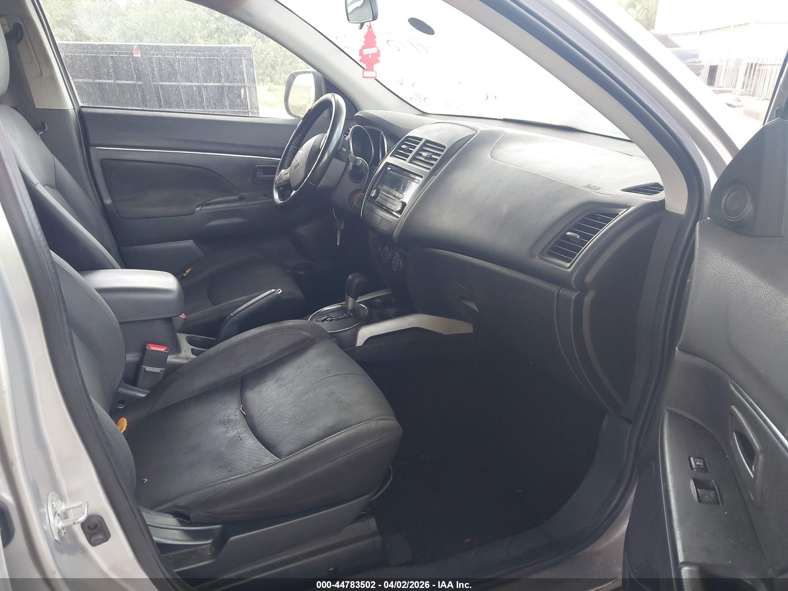MITSUBISHI OUTLANDER image 5