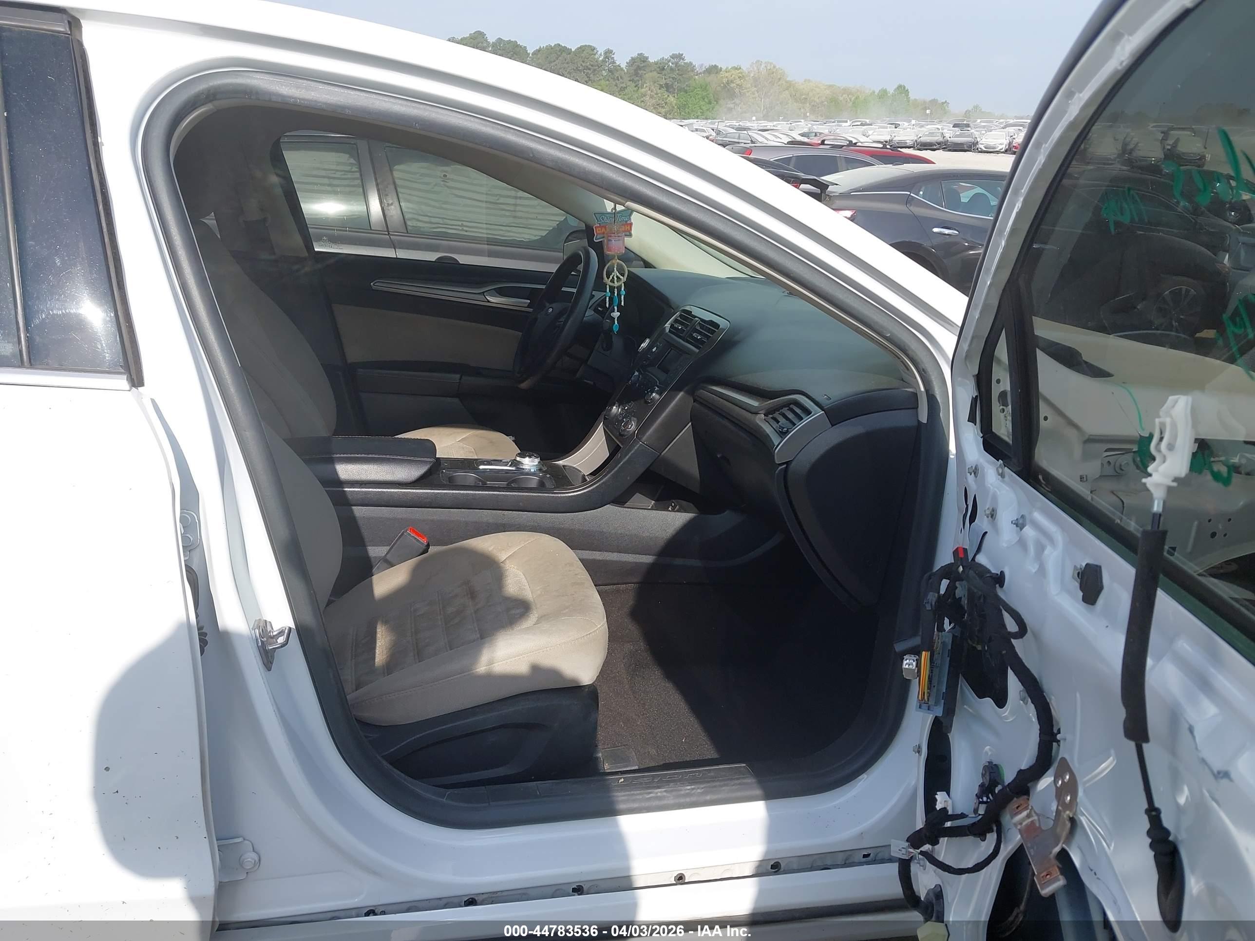 FORD FUSION image 5