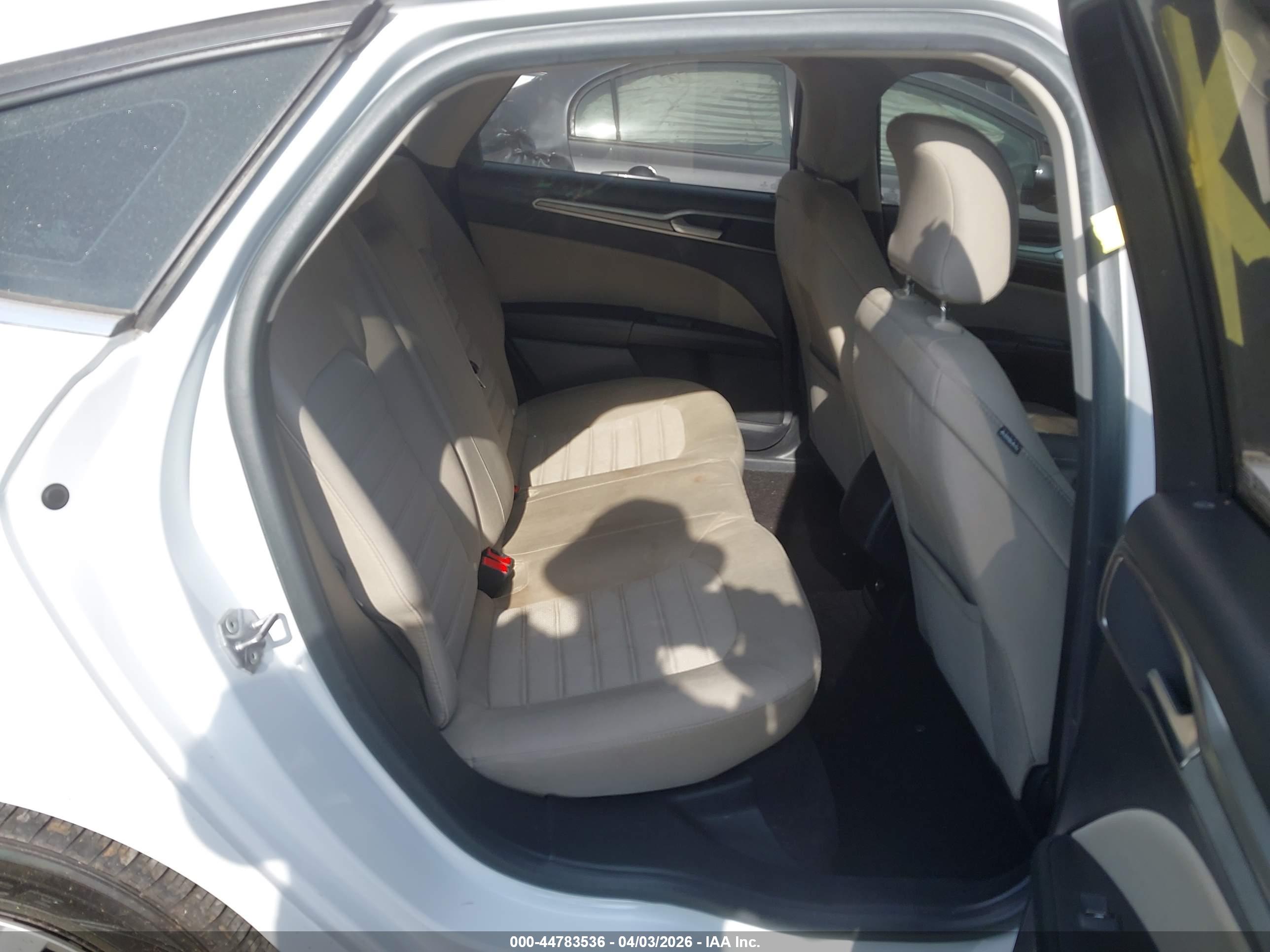 FORD FUSION image 8