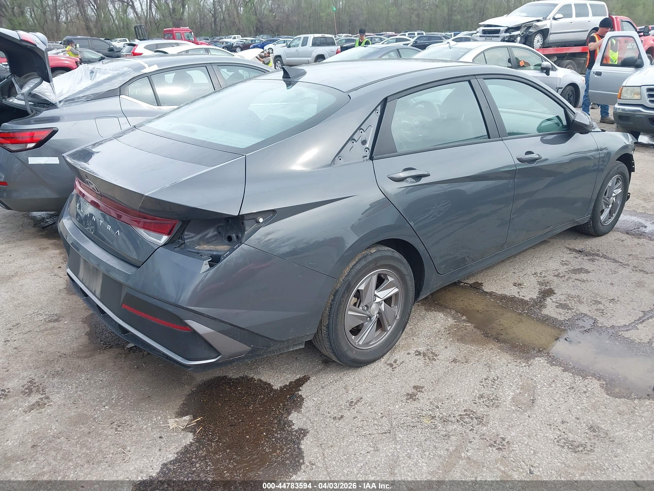 HYUNDAI ELANTRA image 4