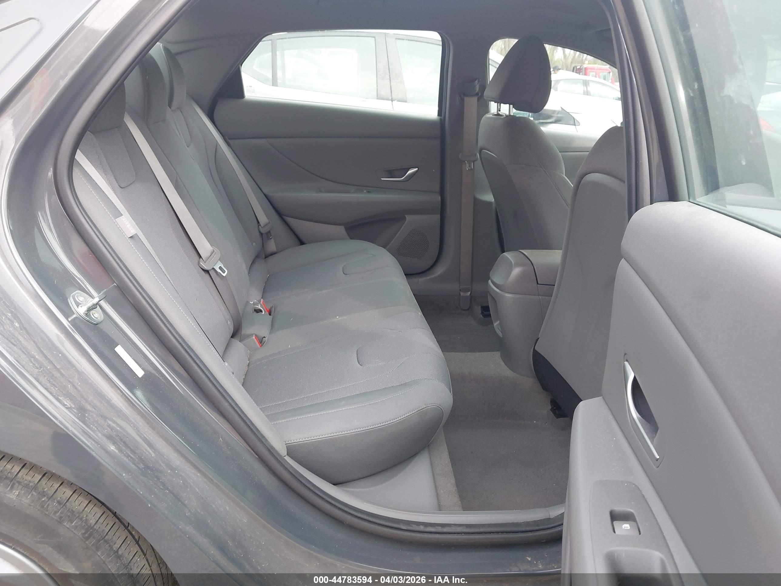 HYUNDAI ELANTRA image 8