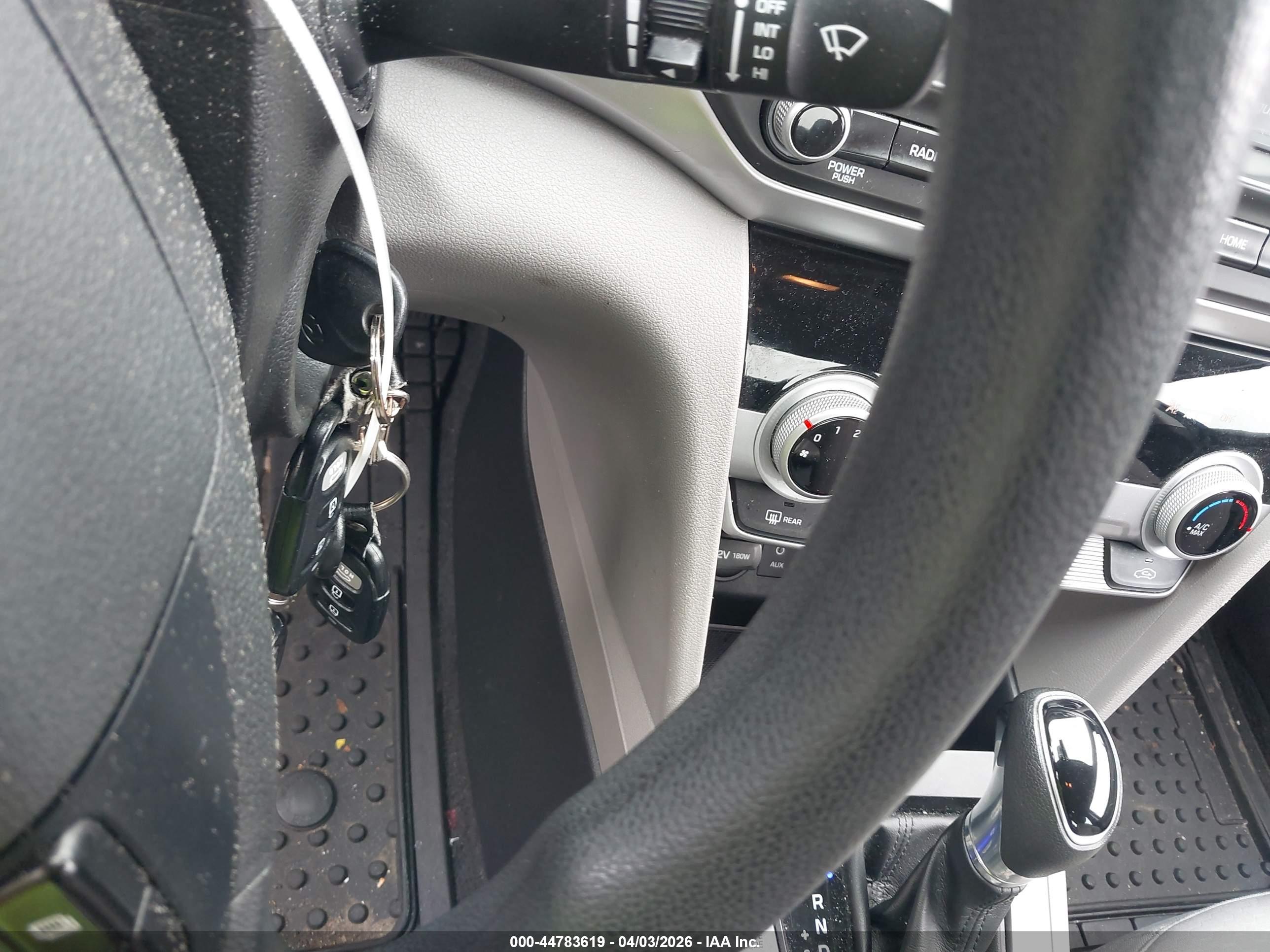 HYUNDAI ELANTRA image 11