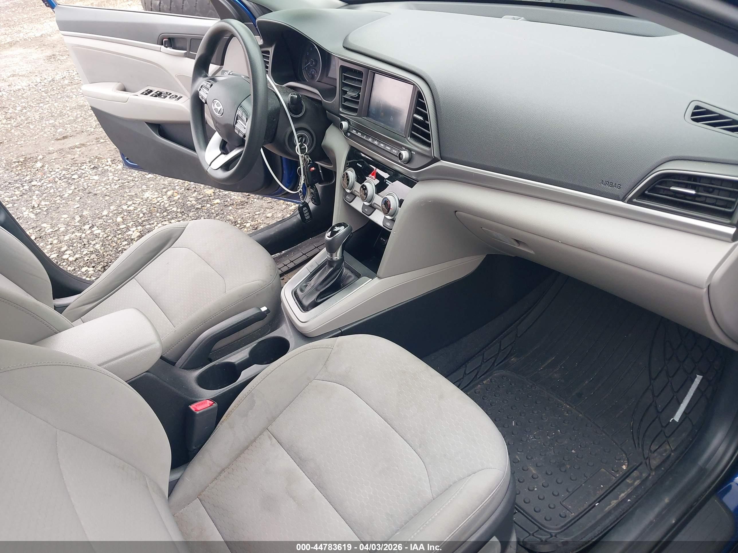 HYUNDAI ELANTRA image 5