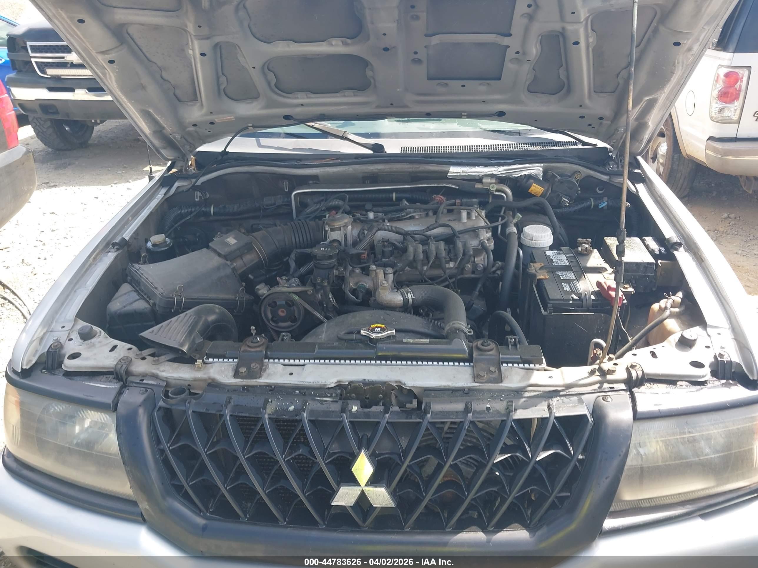 MITSUBISHI MONTERO image 10