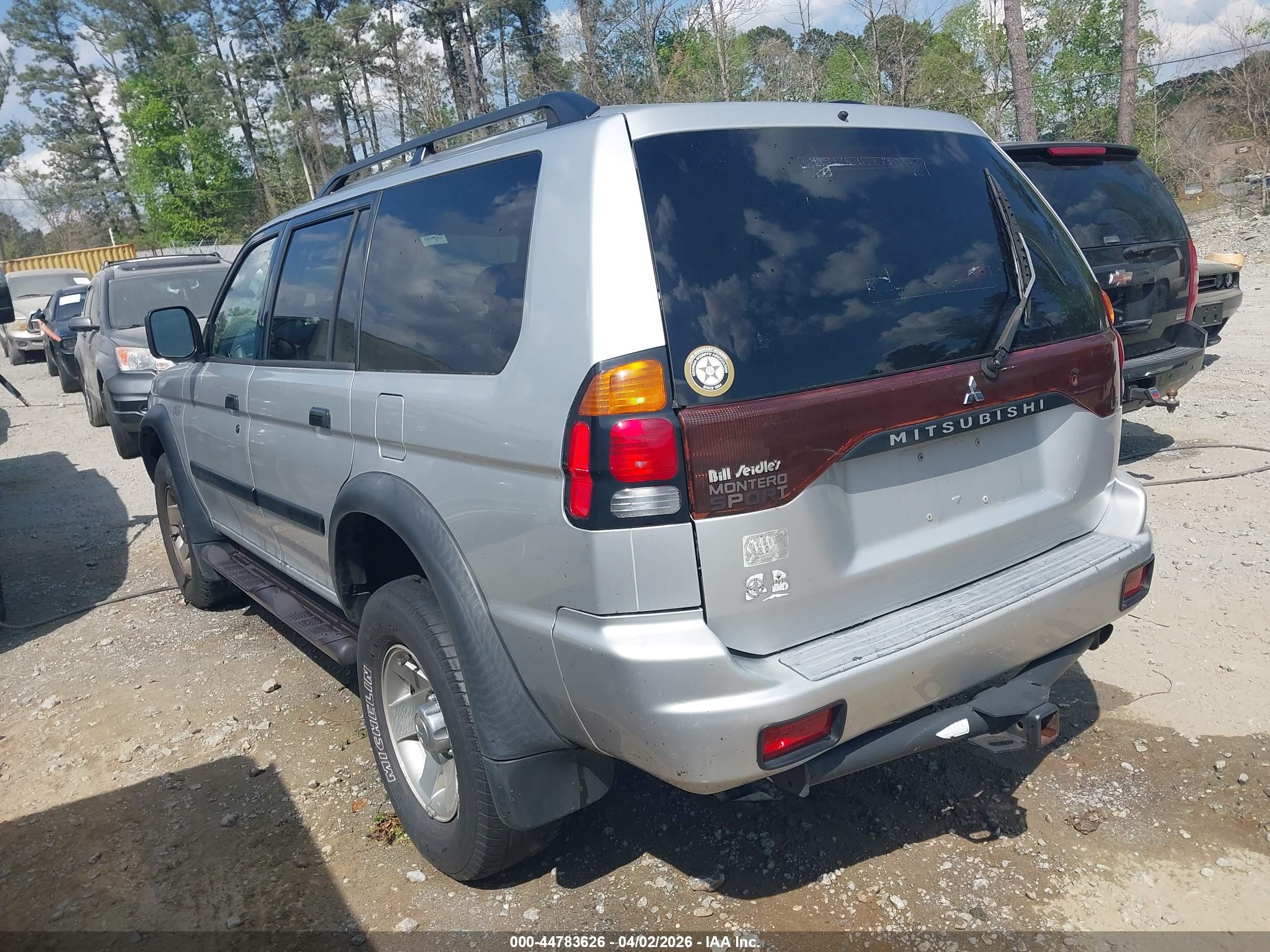 MITSUBISHI MONTERO image 3