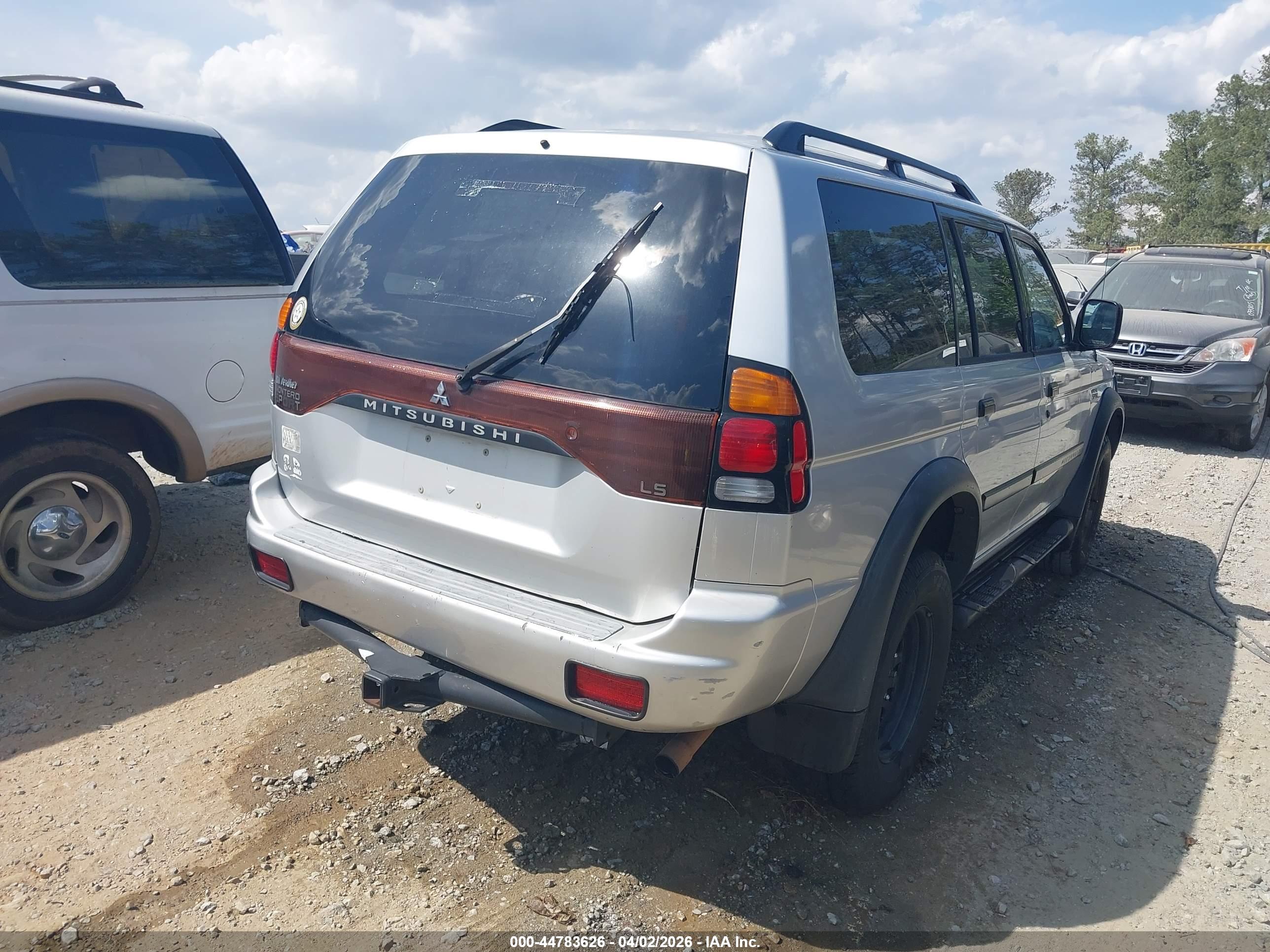 MITSUBISHI MONTERO image 4