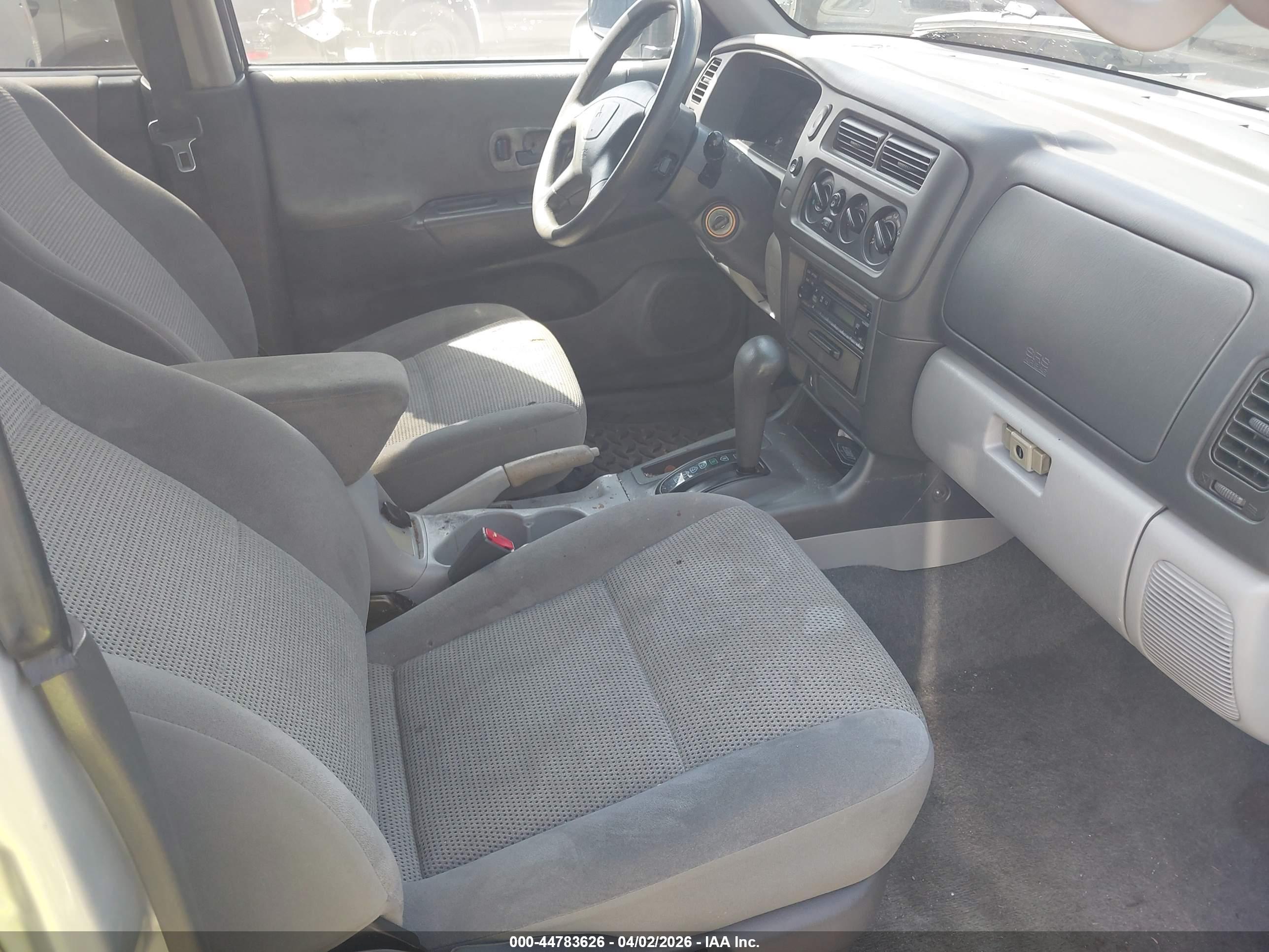 MITSUBISHI MONTERO image 5