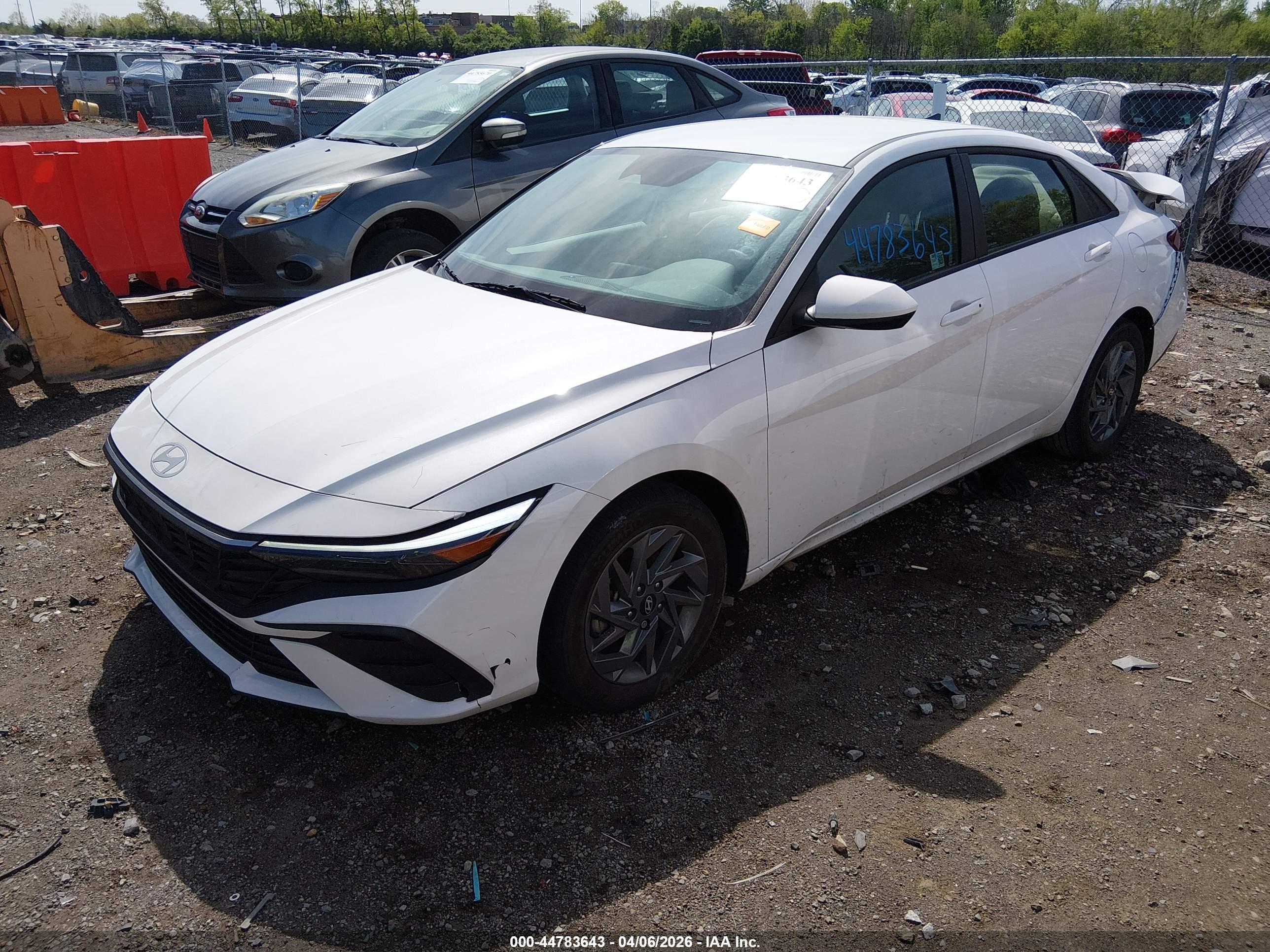HYUNDAI ELANTRA image 2