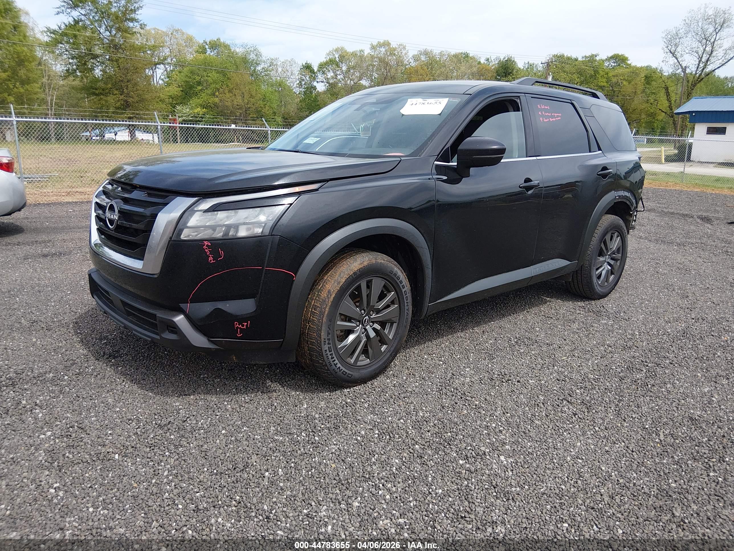 NISSAN PATHFINDER image 2