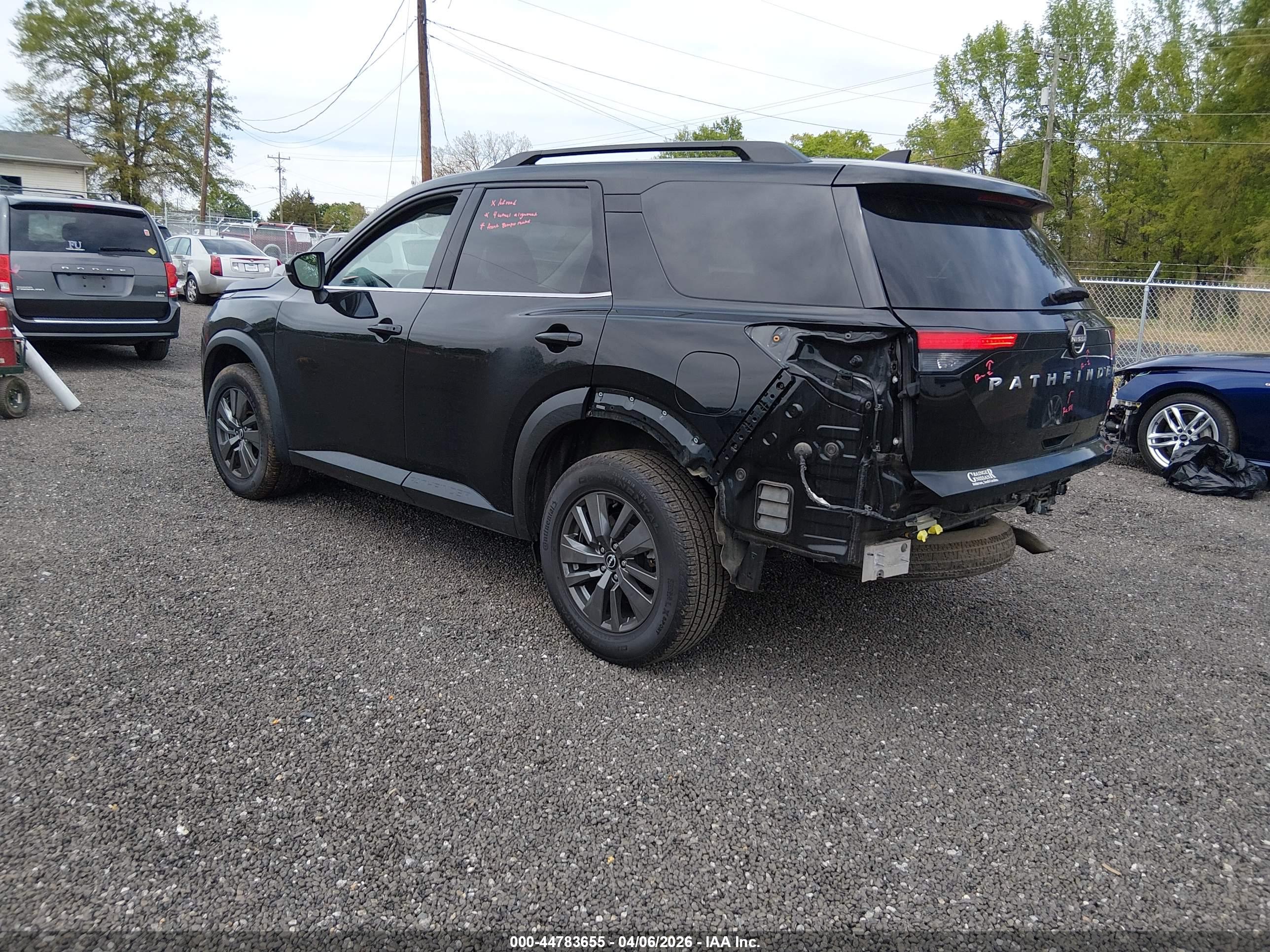 NISSAN PATHFINDER image 3