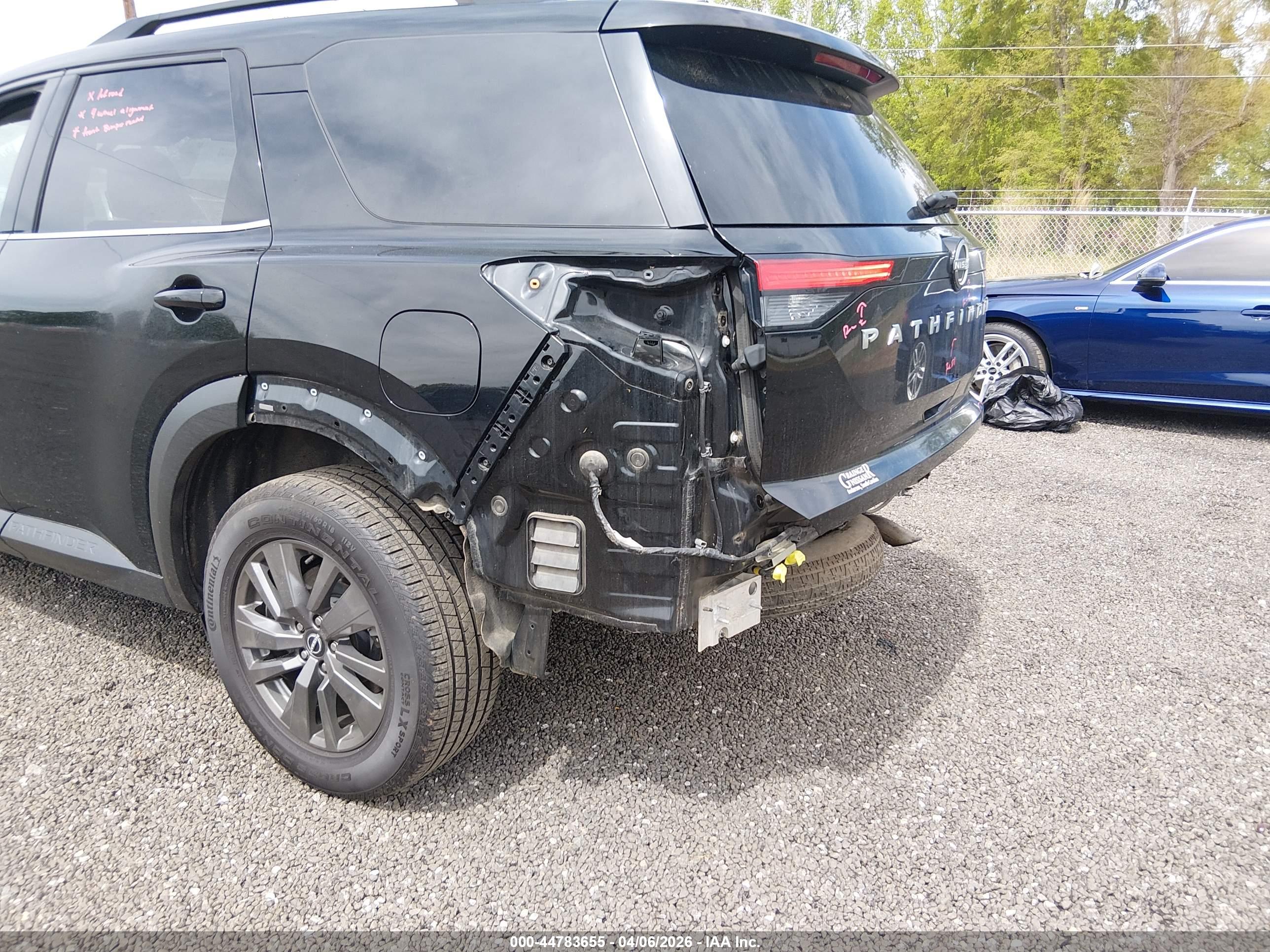 NISSAN PATHFINDER image 6