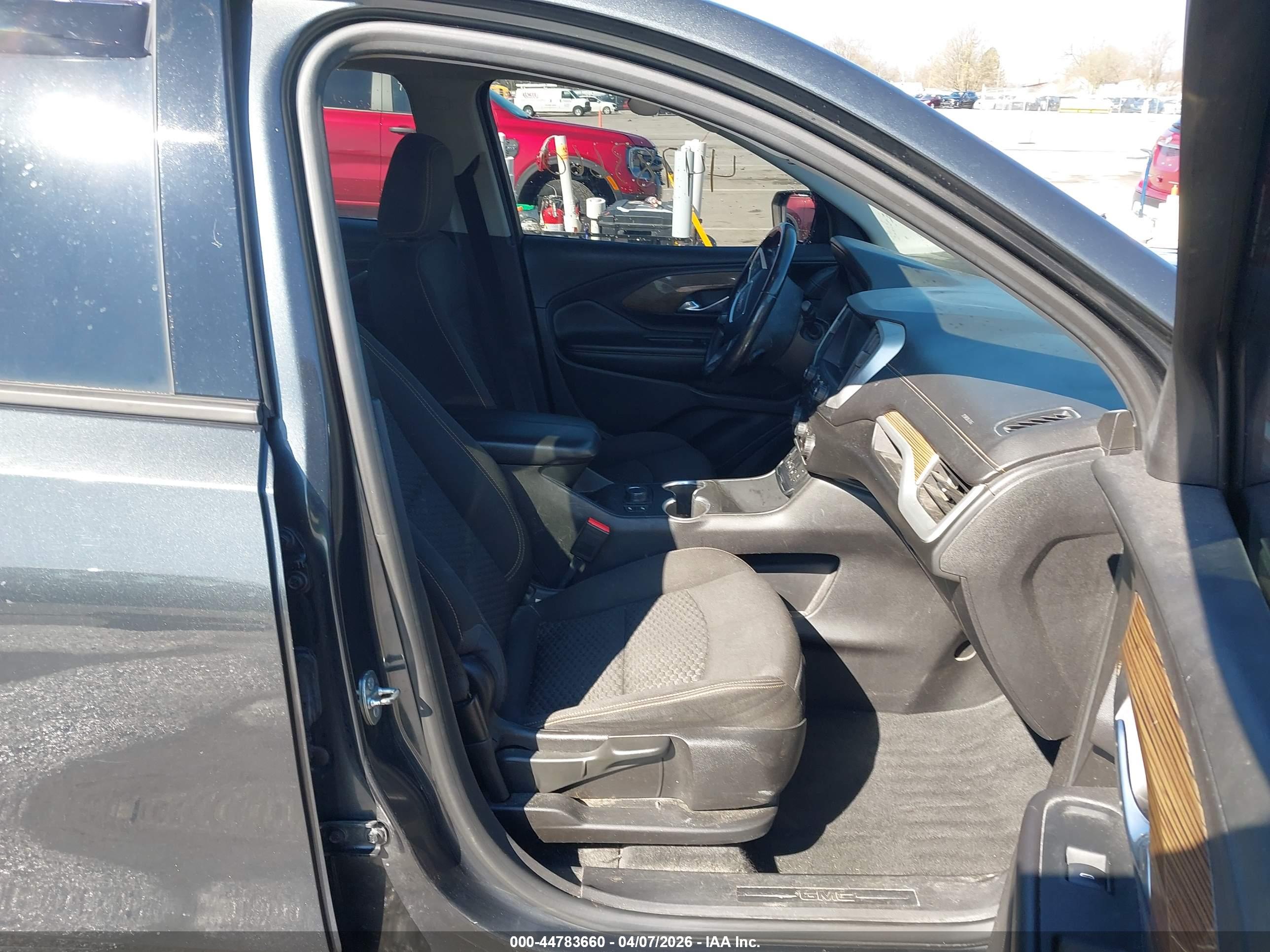 GMC TERRAIN image 5