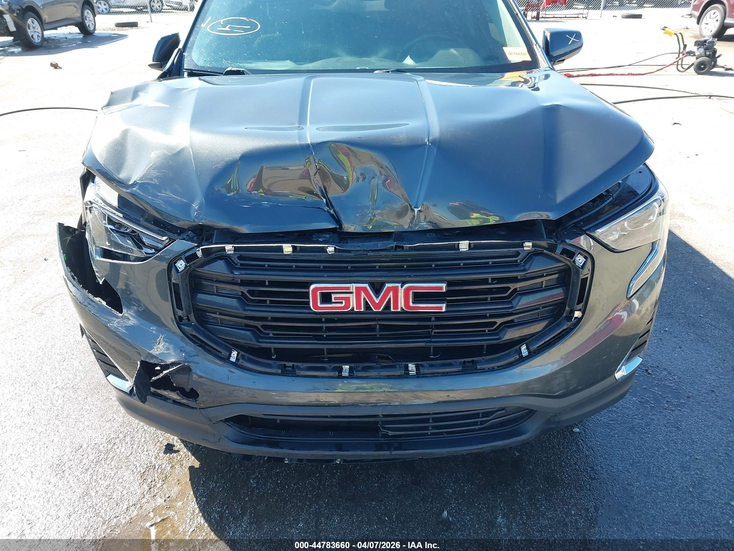 GMC TERRAIN image 6