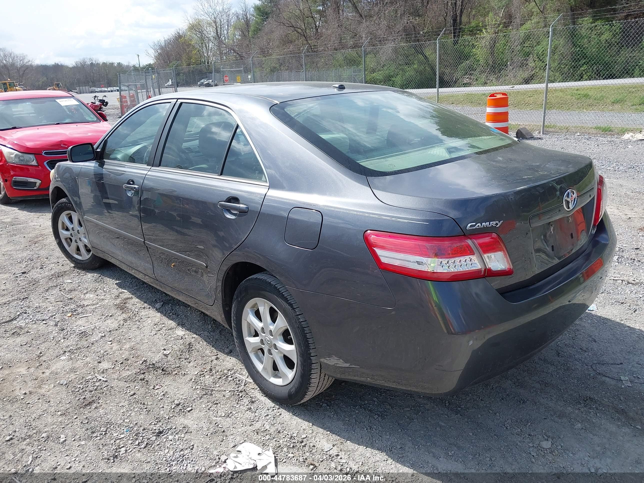 TOYOTA CAMRY image 3