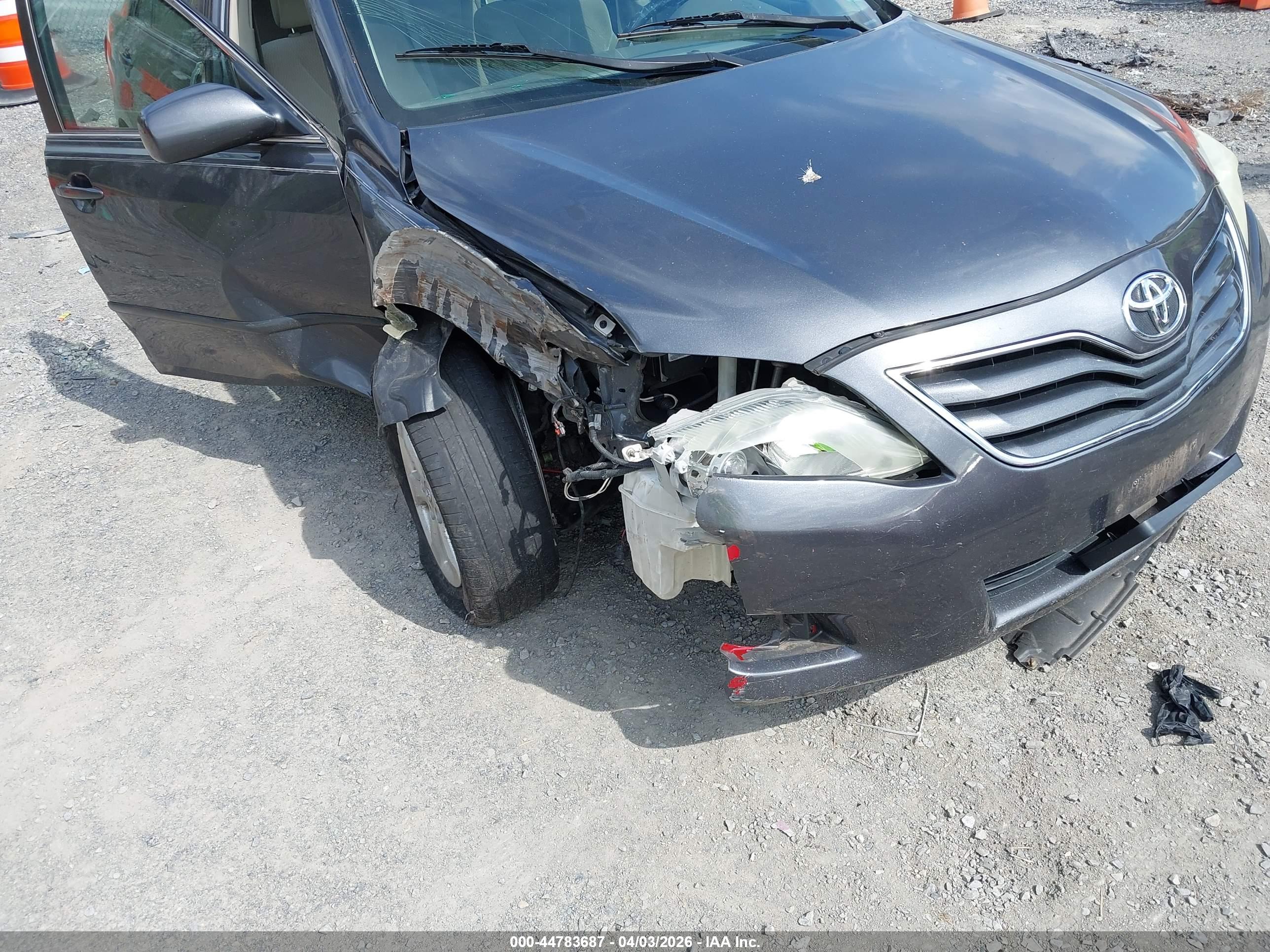 TOYOTA CAMRY image 6