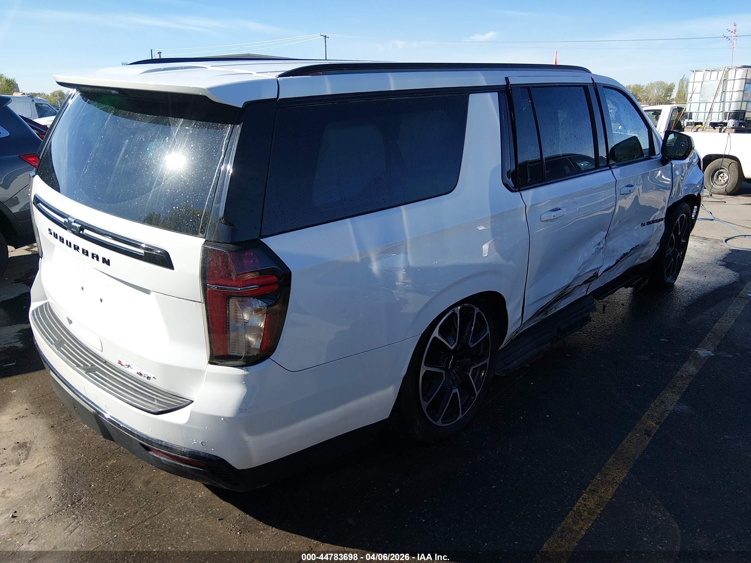 CHEVROLET SUBURBAN image 4