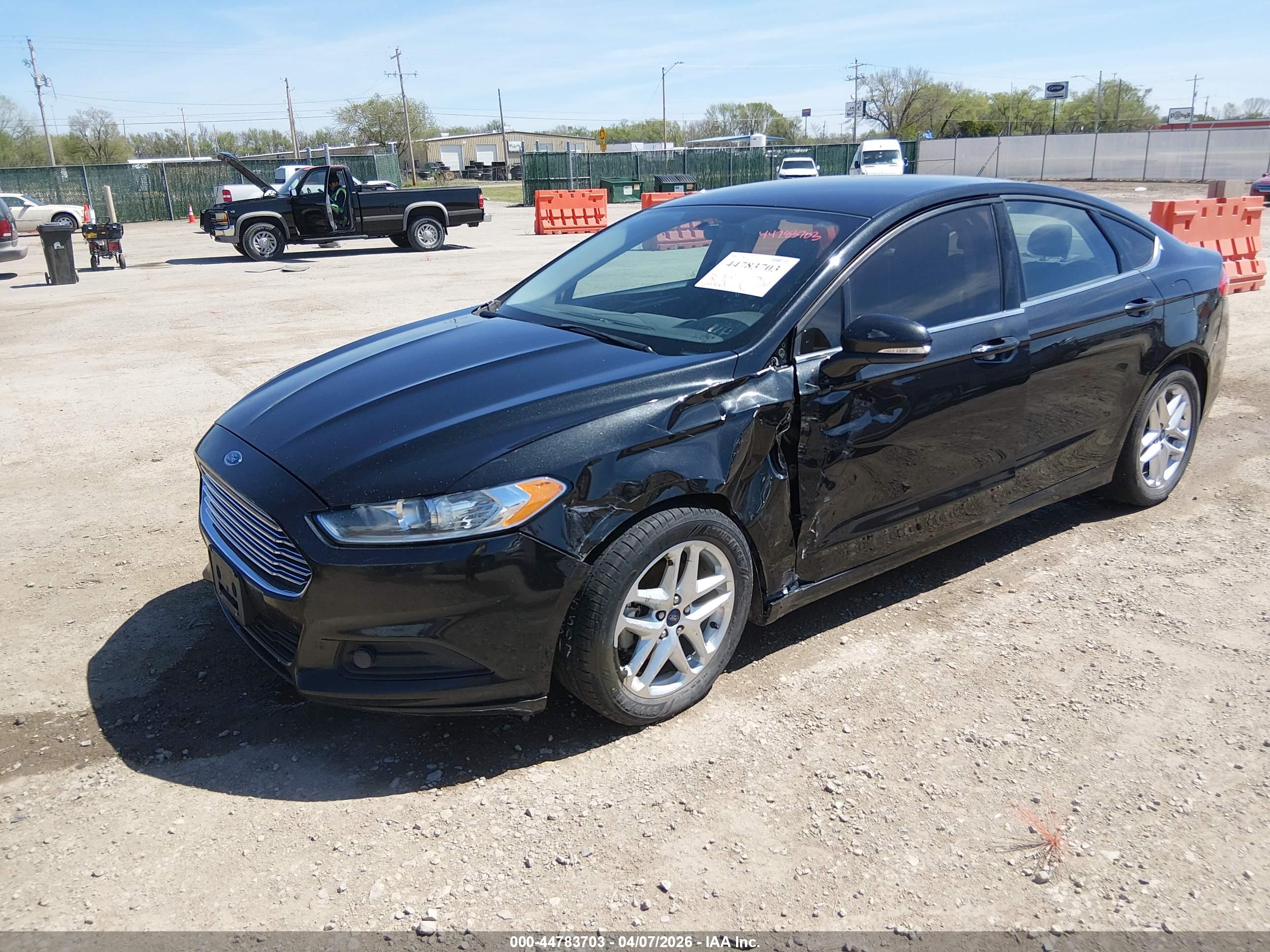 FORD FUSION image 2