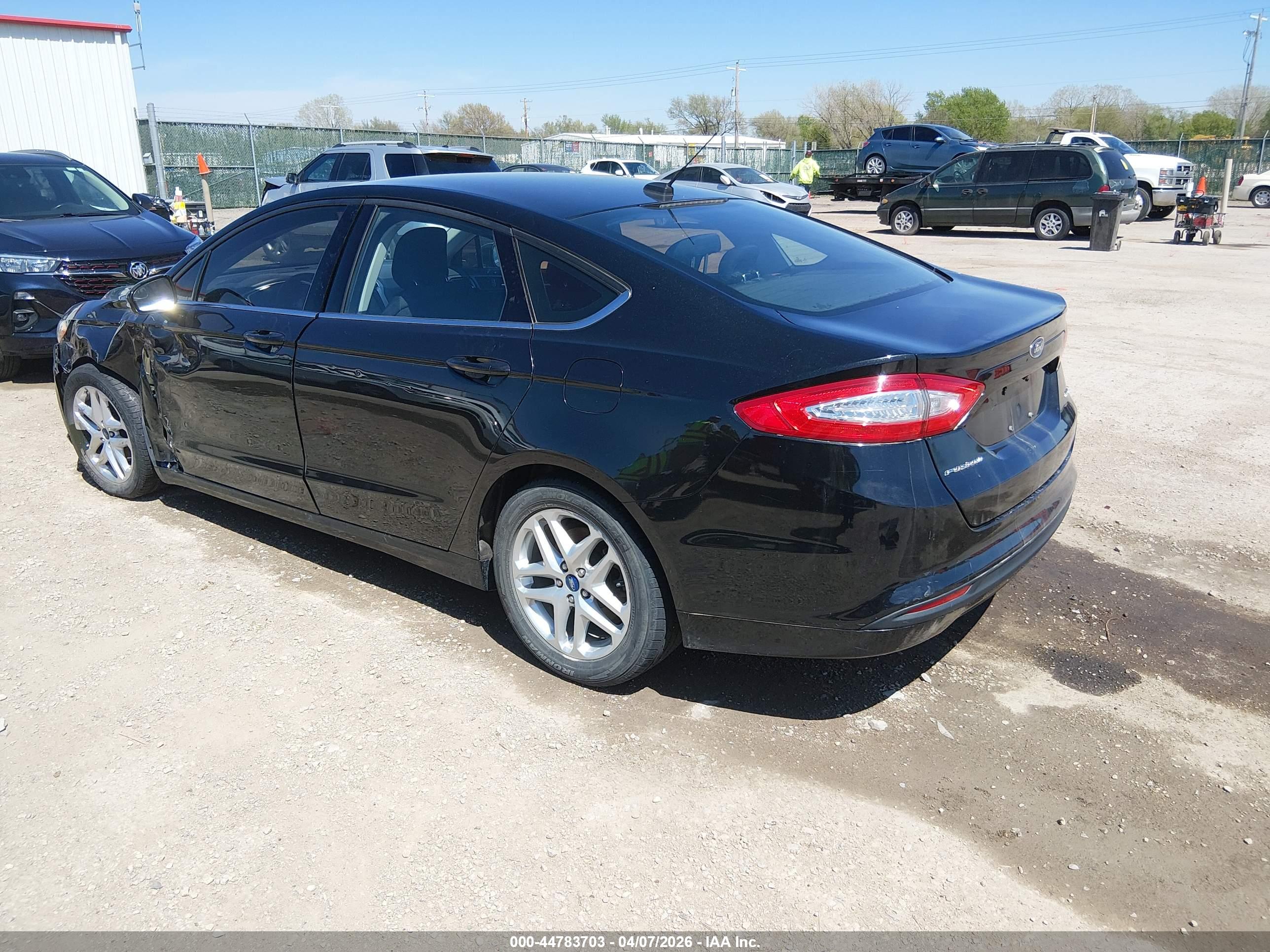 FORD FUSION image 3