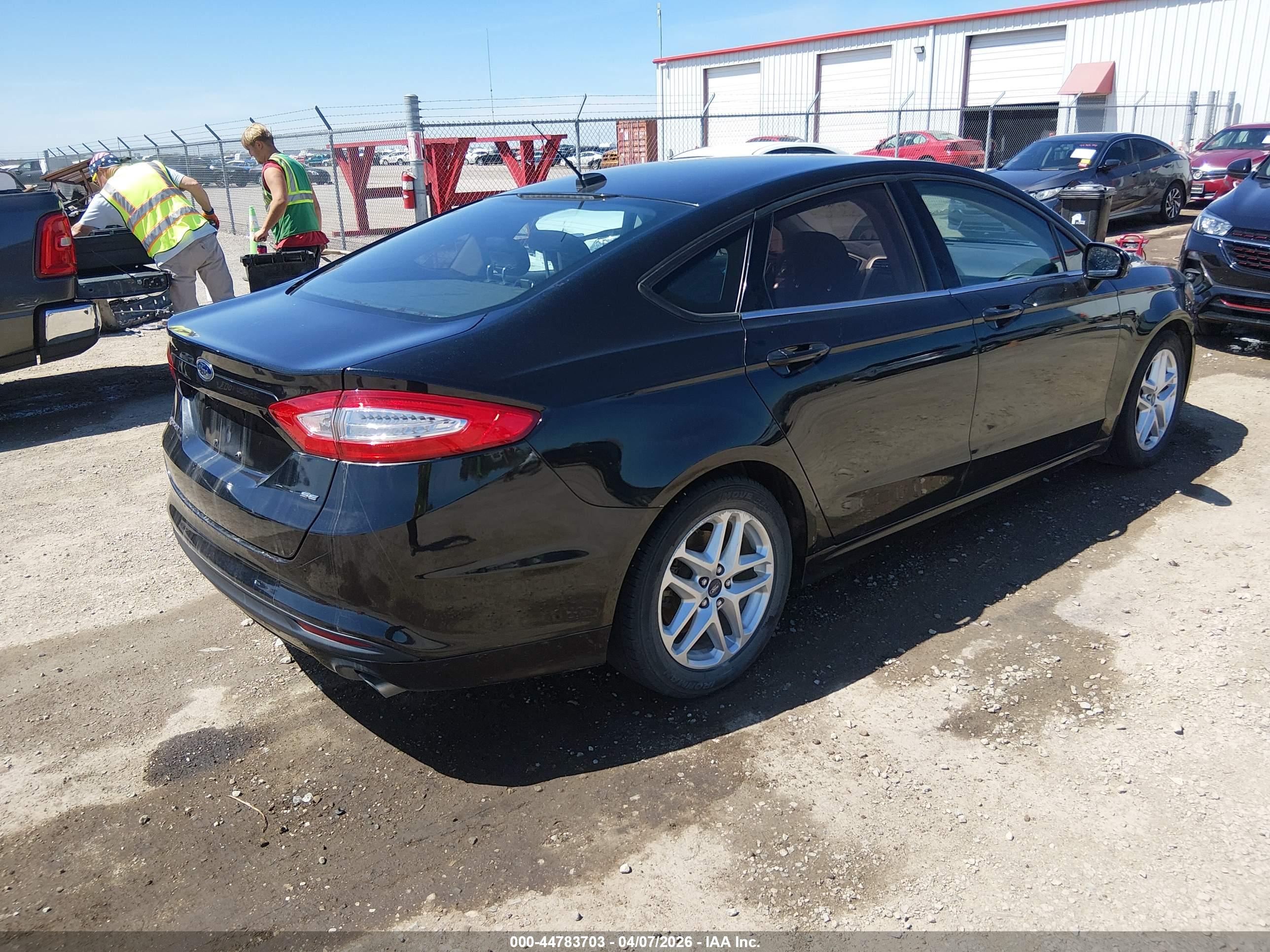 FORD FUSION image 4