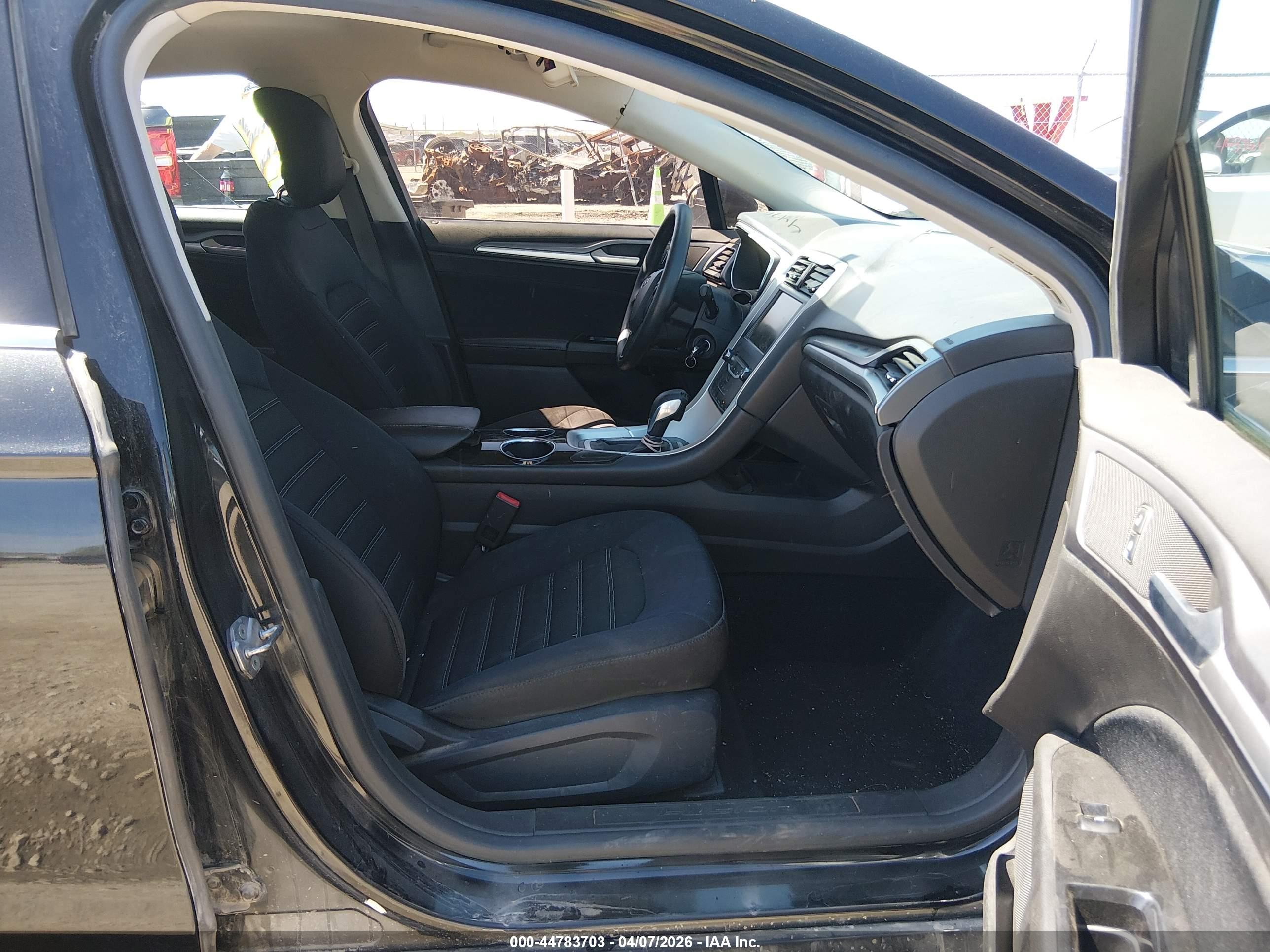 FORD FUSION image 5