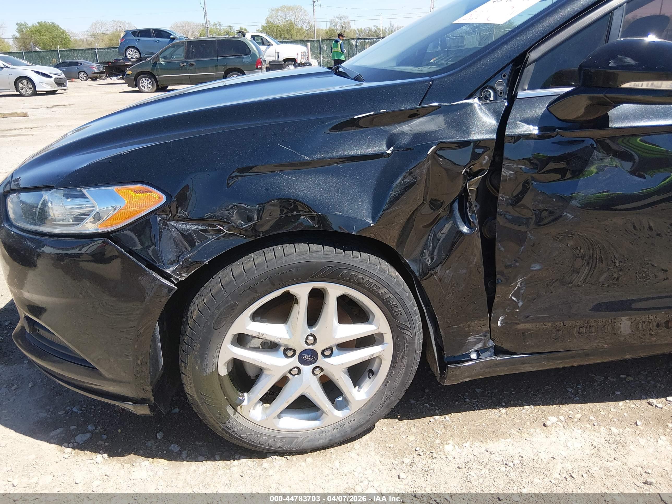 FORD FUSION image 6
