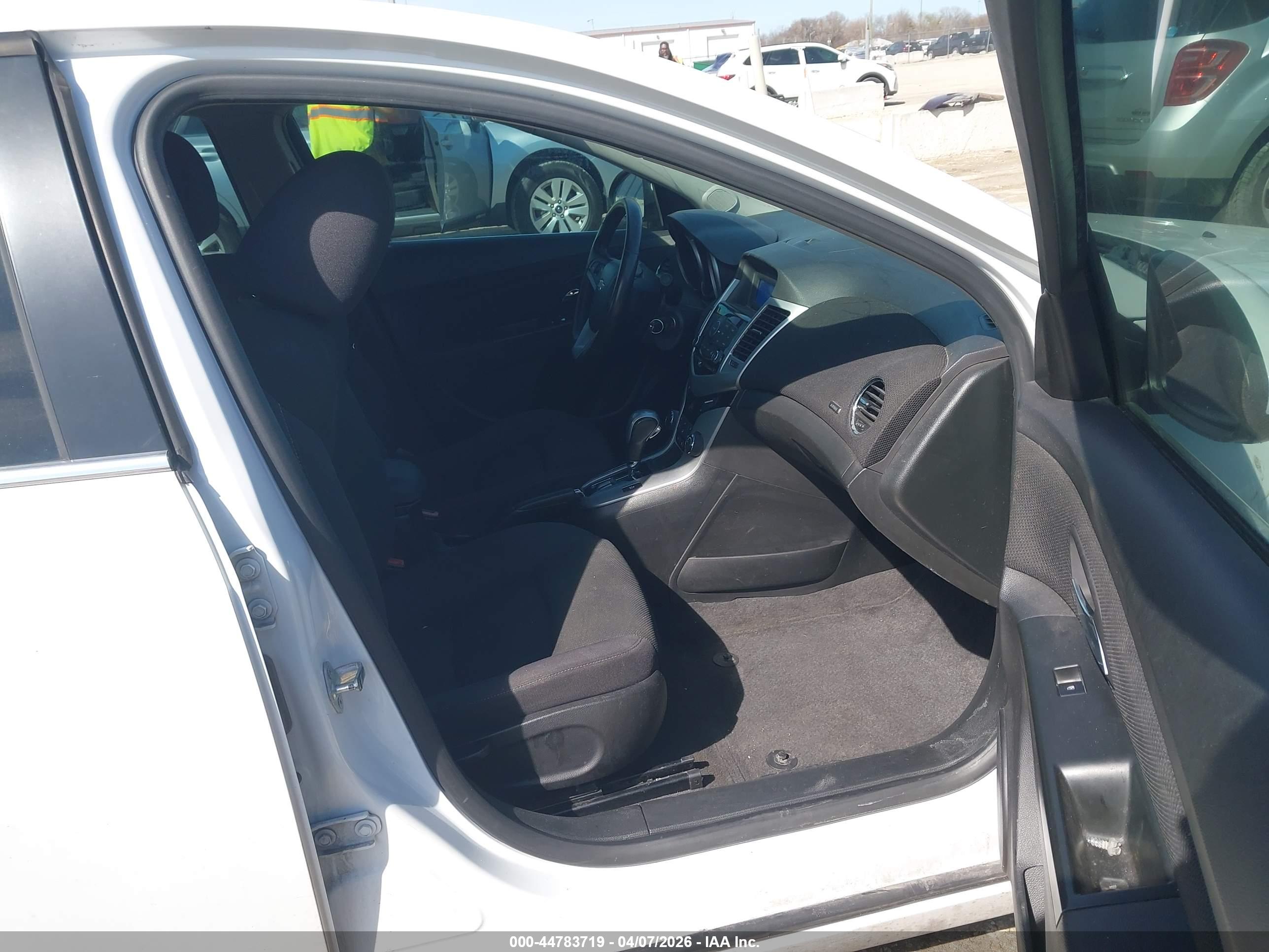 CHEVROLET CRUZE image 5